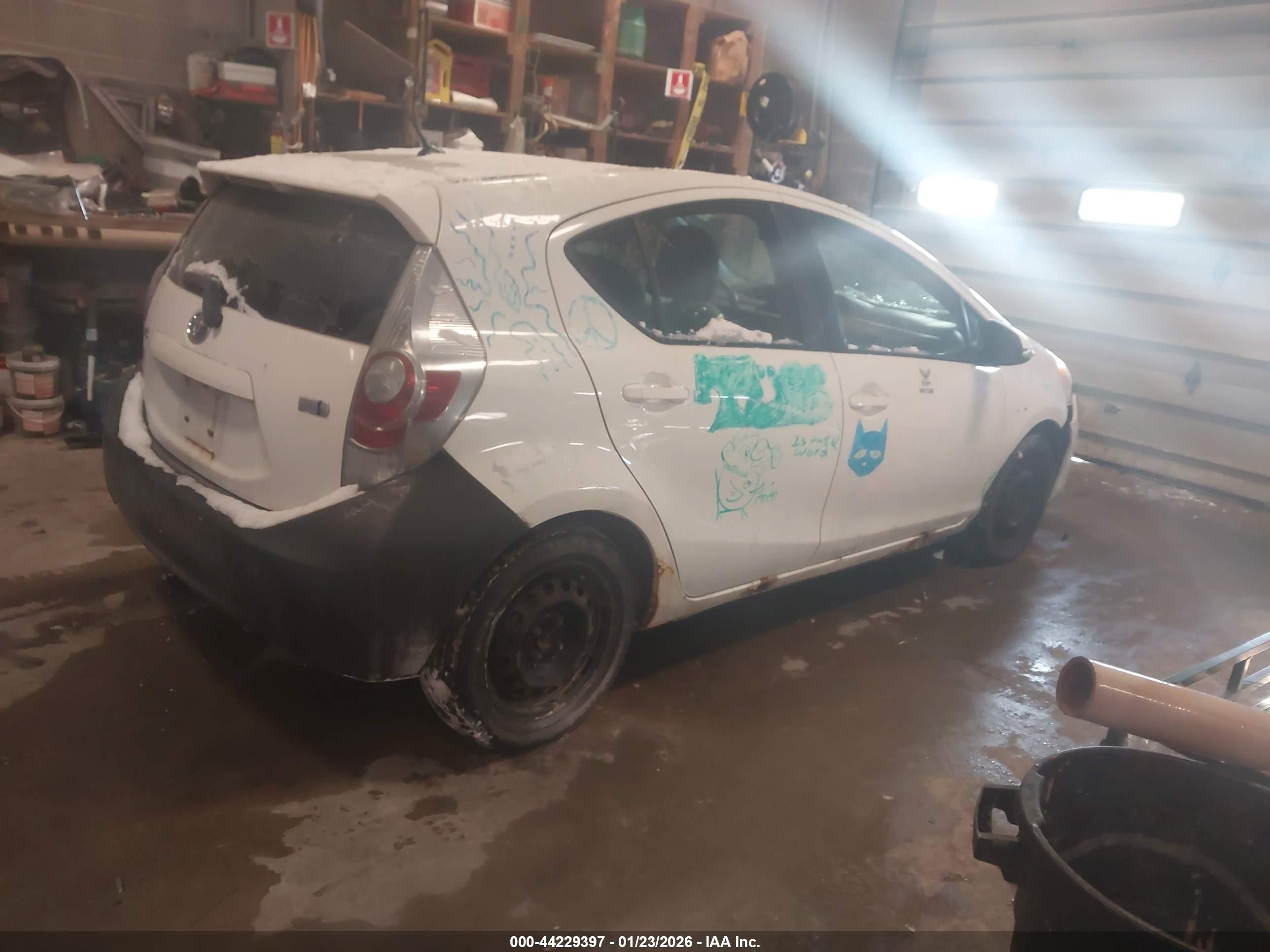 TOYOTA PRIUS image 4