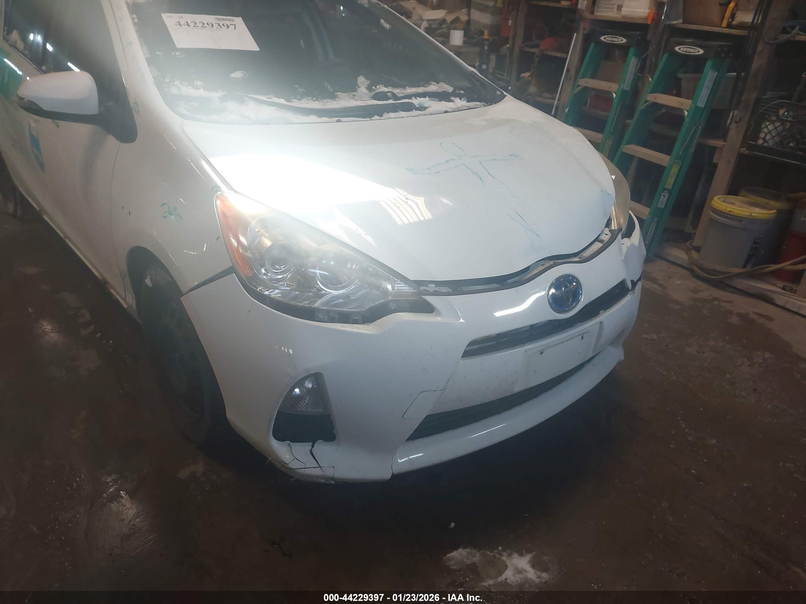 TOYOTA PRIUS image 6