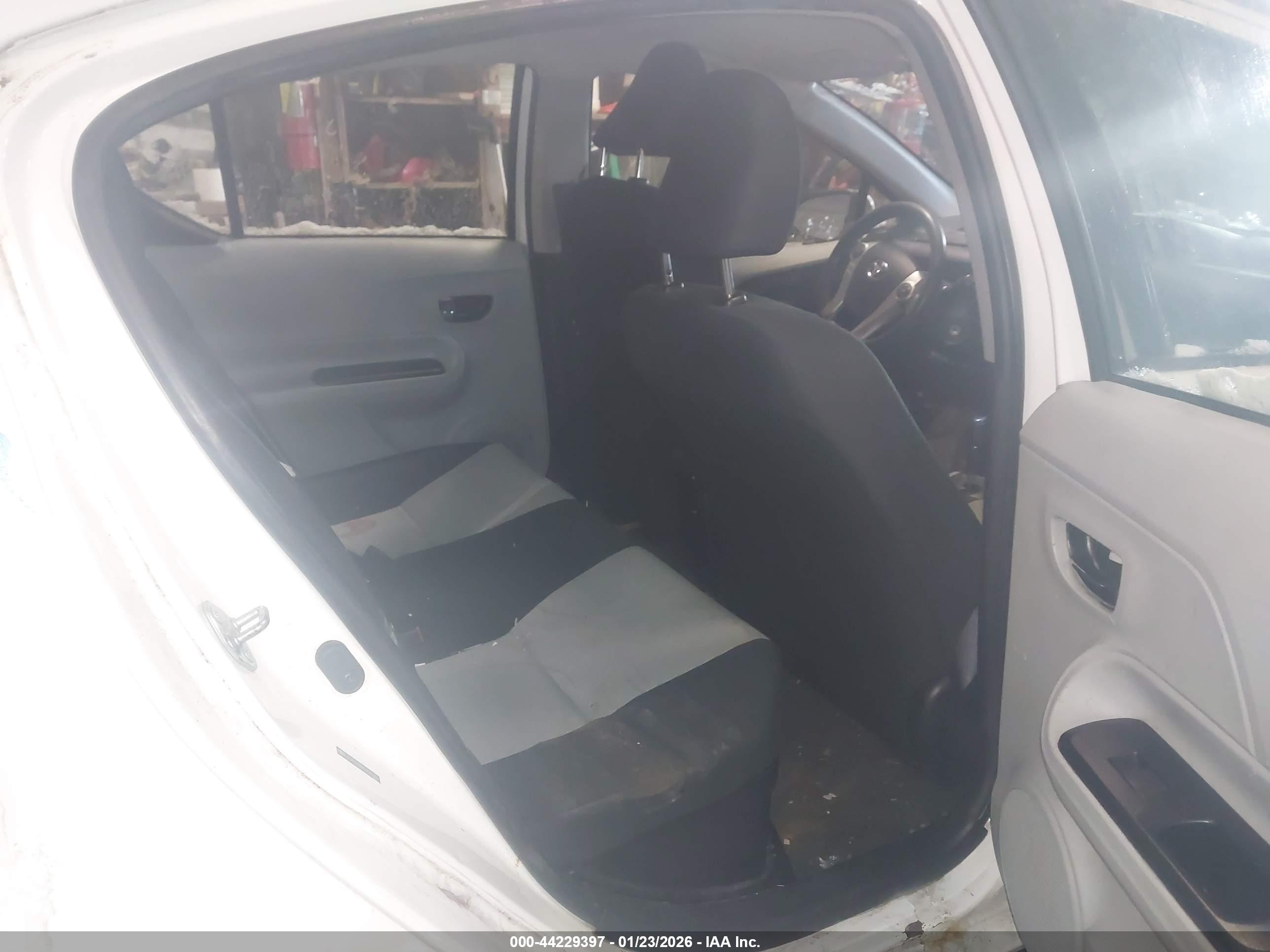 TOYOTA PRIUS image 8