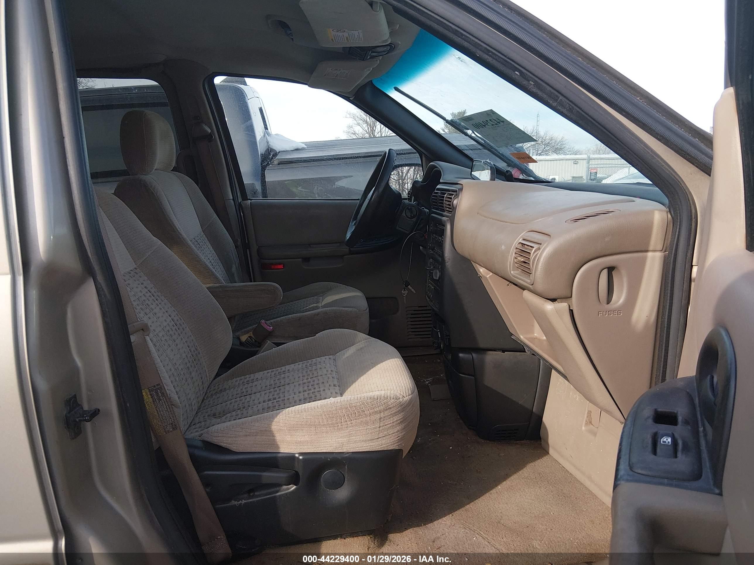 CHEVROLET VENTURE image 5