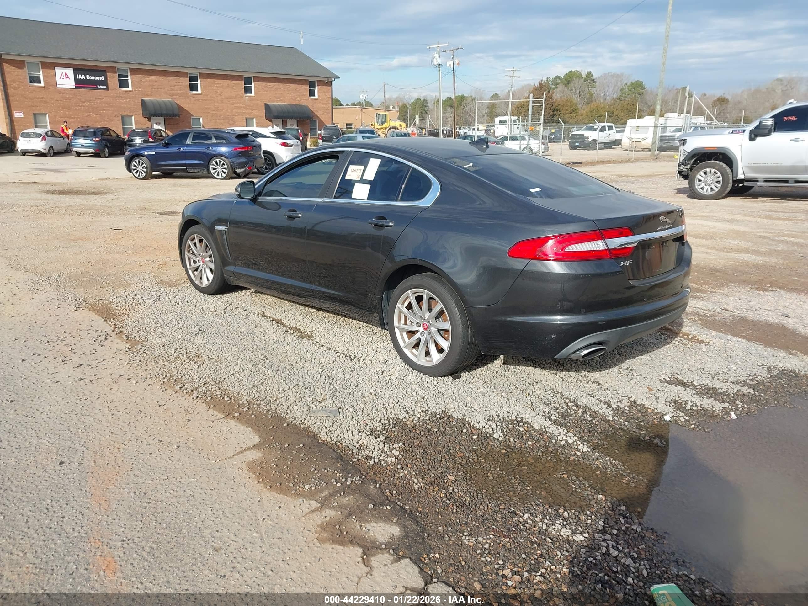 JAGUAR XF image 3