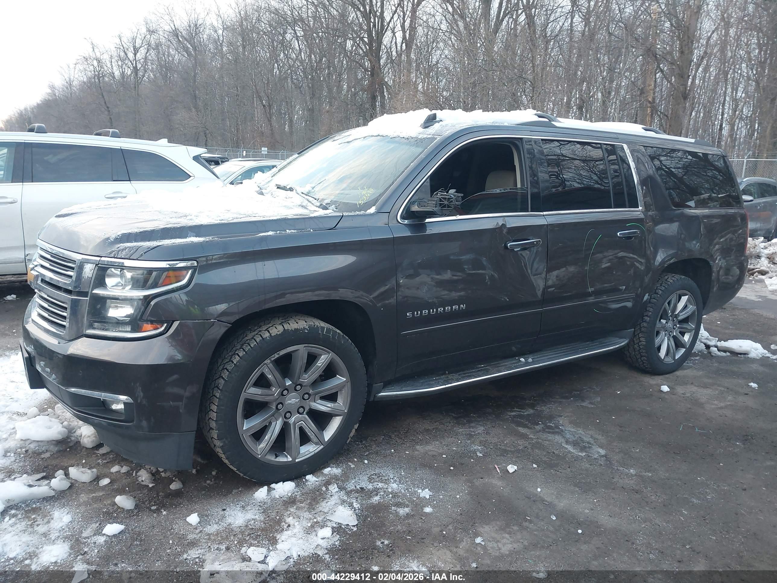 CHEVROLET SUBURBAN image 2