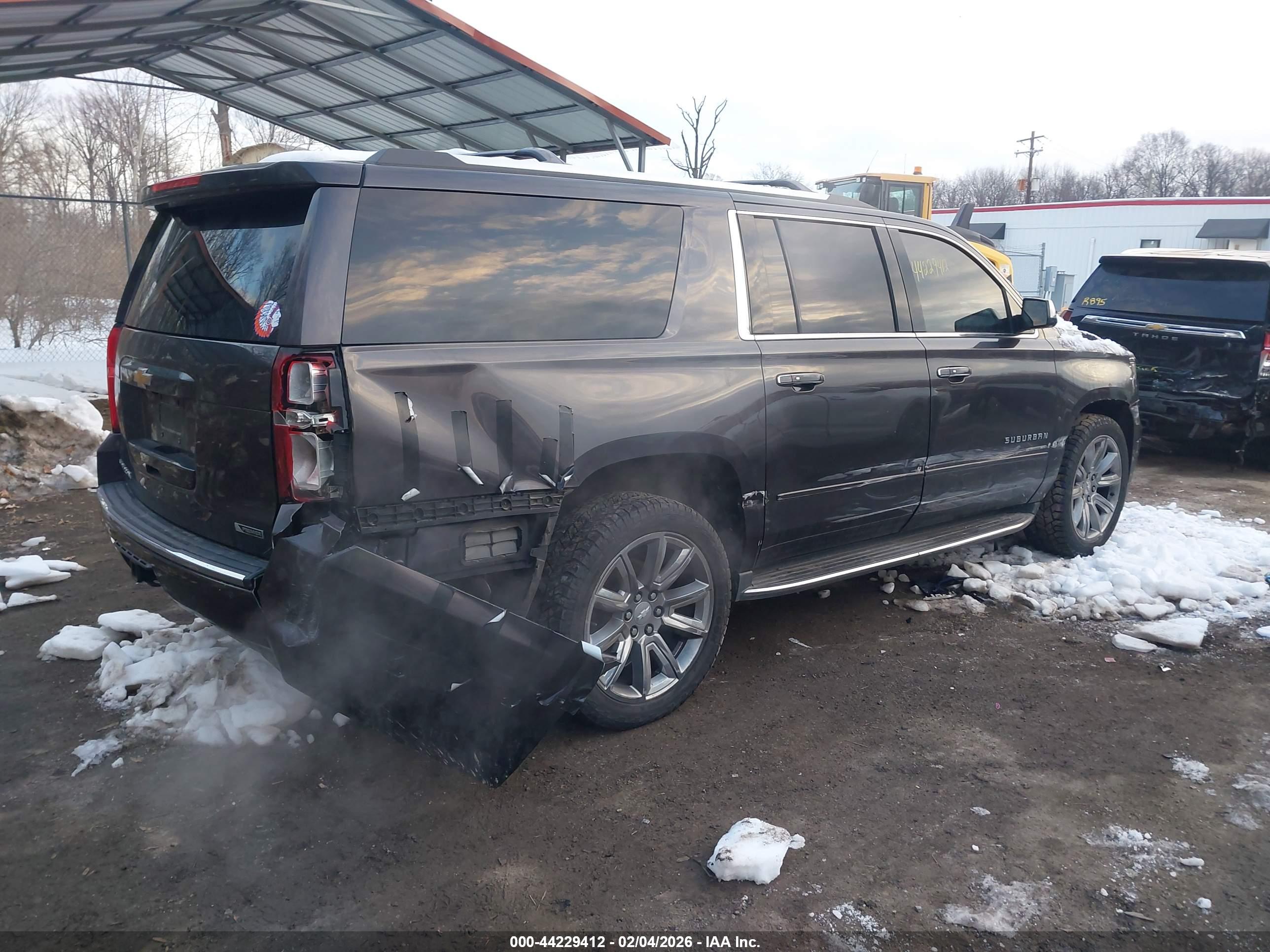 CHEVROLET SUBURBAN image 4