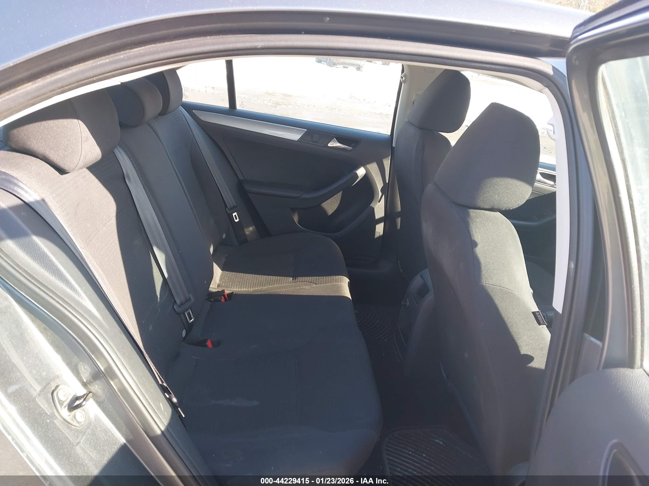 VOLKSWAGEN JETTA image 8
