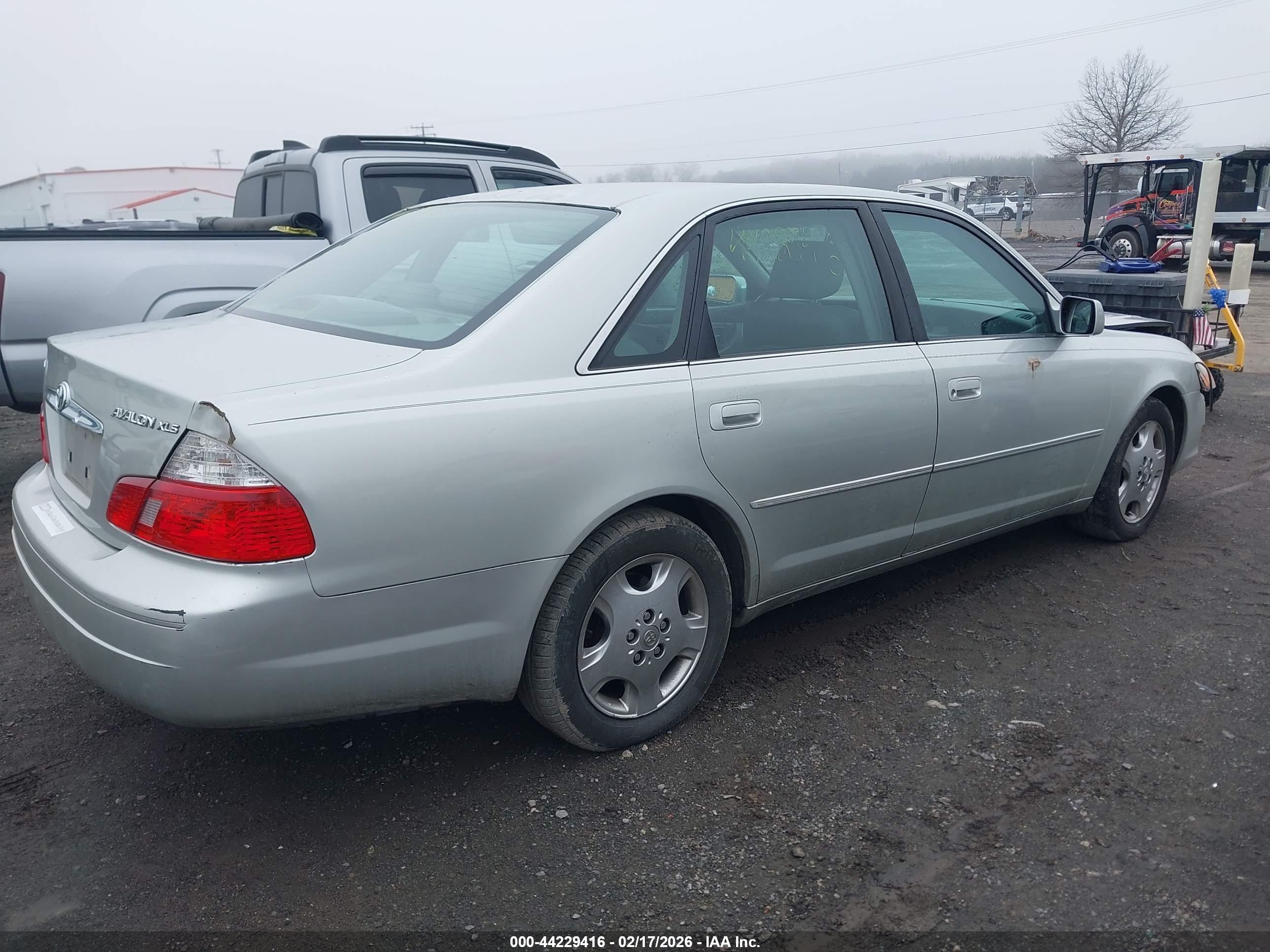 TOYOTA AVALON image 4