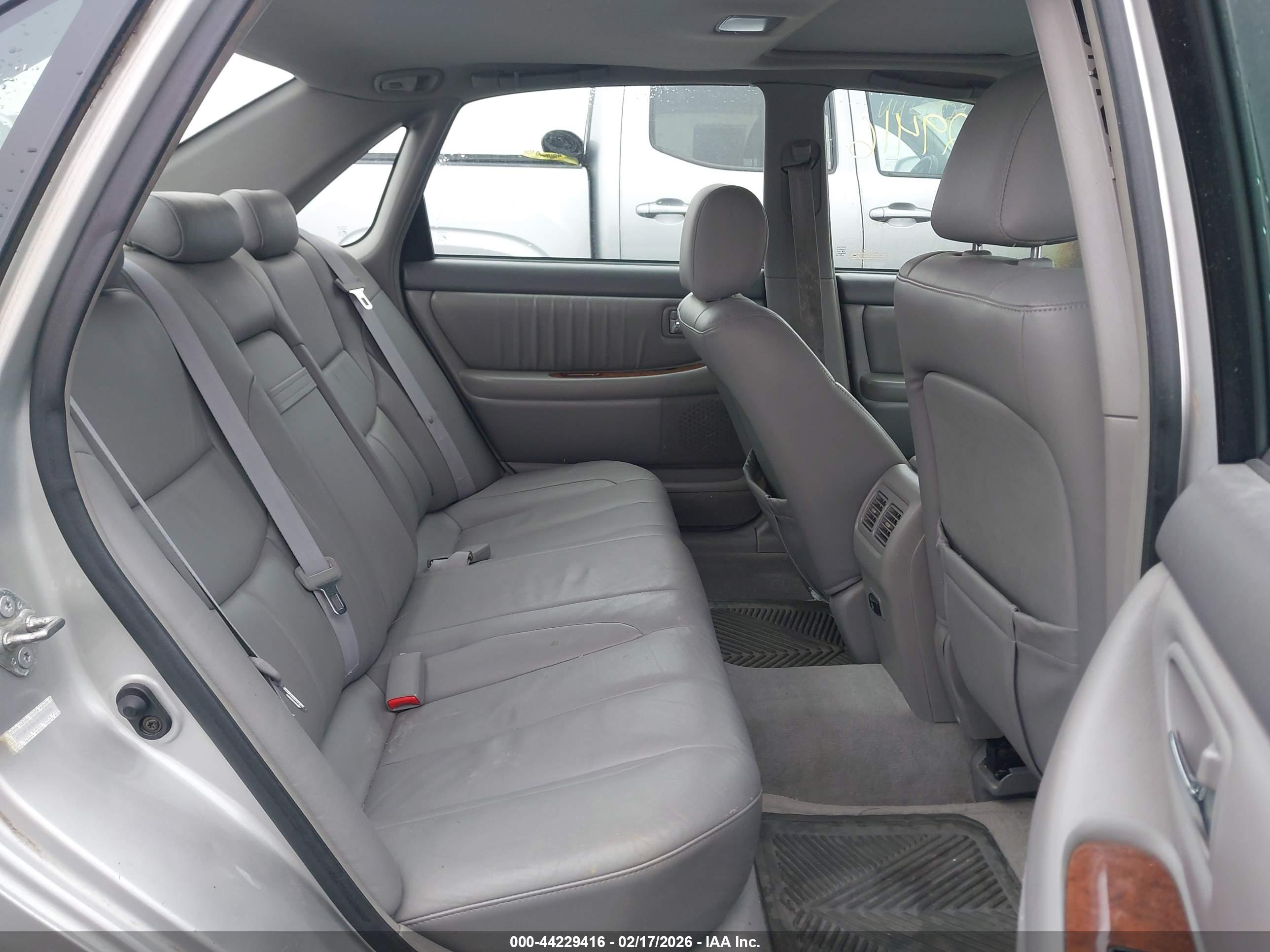 TOYOTA AVALON image 8