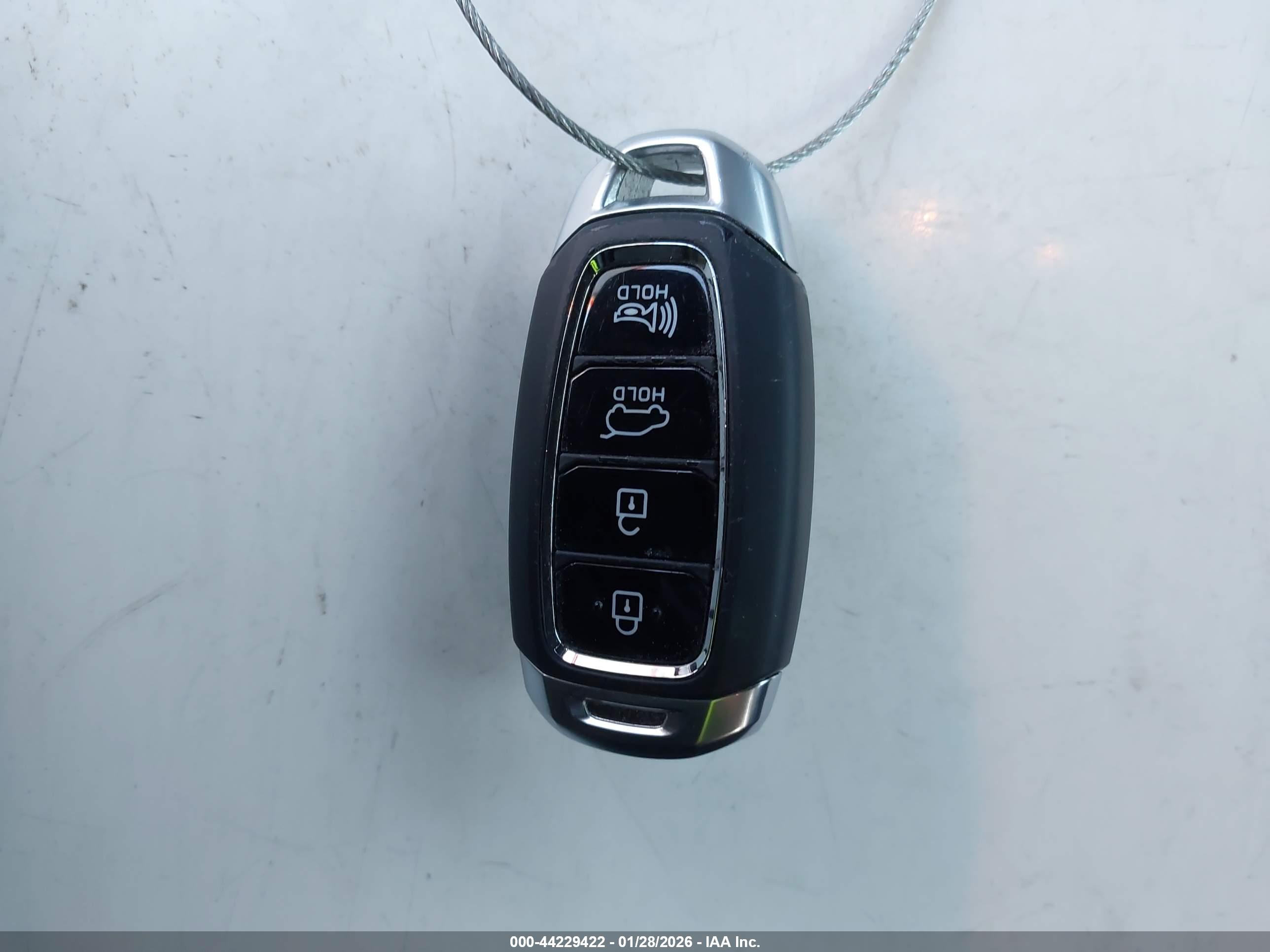 HYUNDAI SANTA image 11