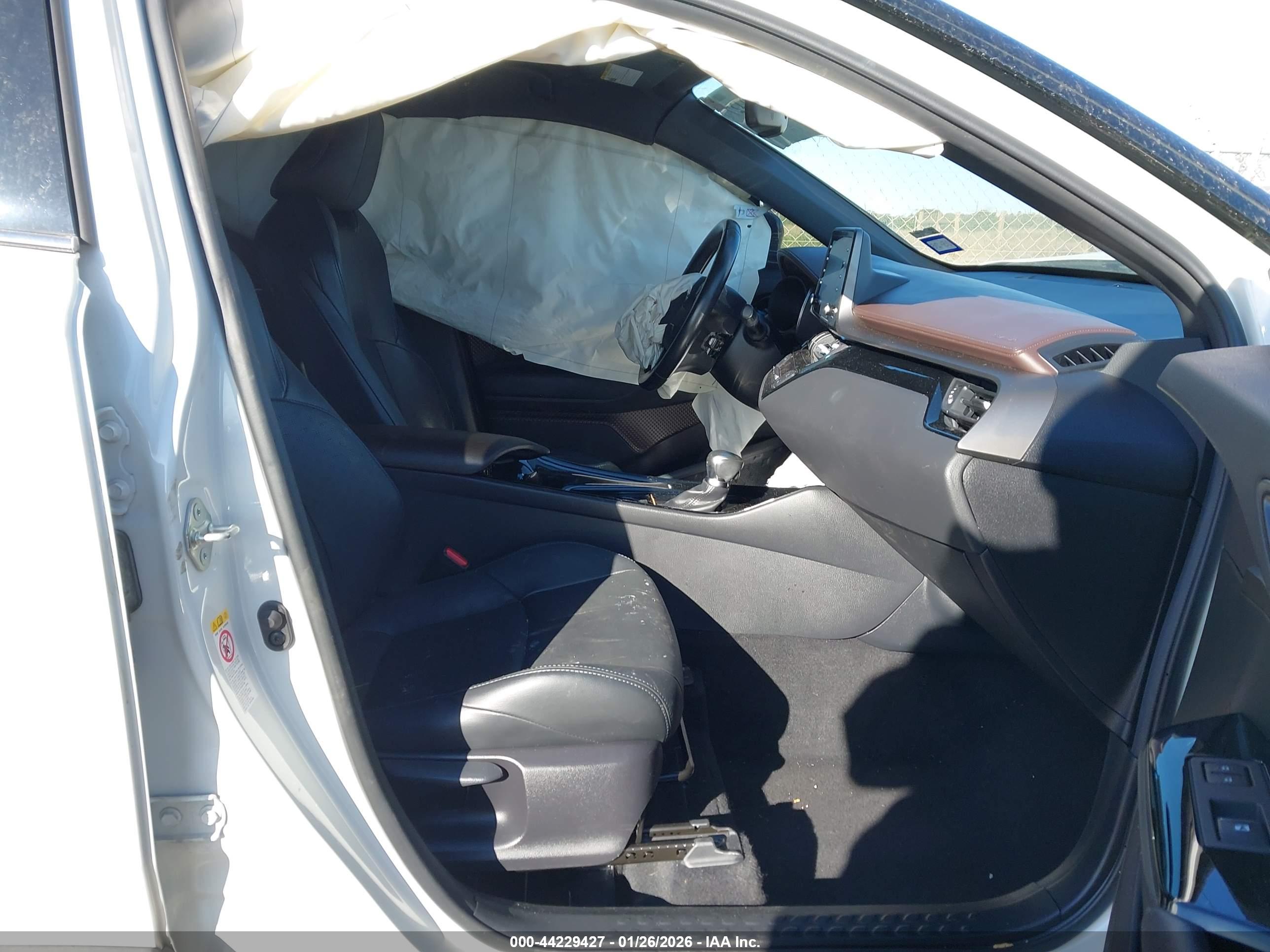 TOYOTA C-HR image 5