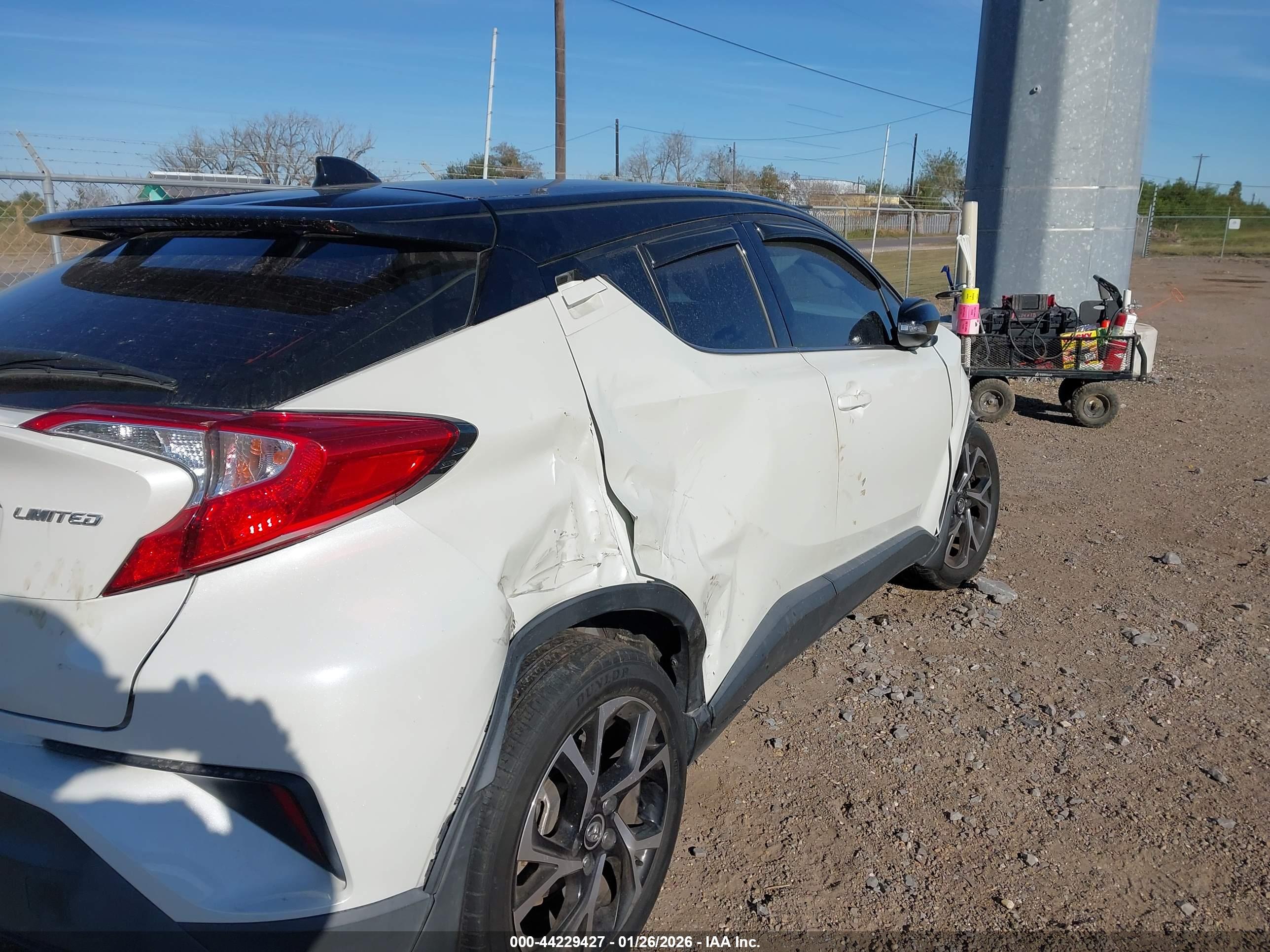 TOYOTA C-HR image 6