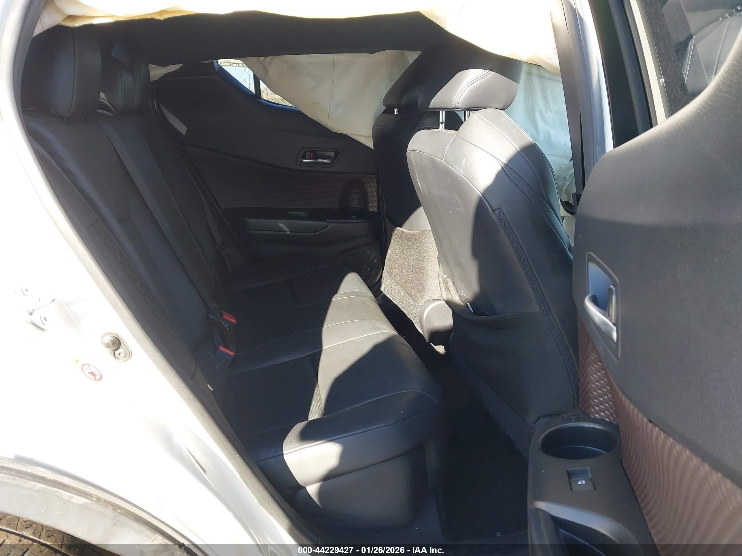 TOYOTA C-HR image 8