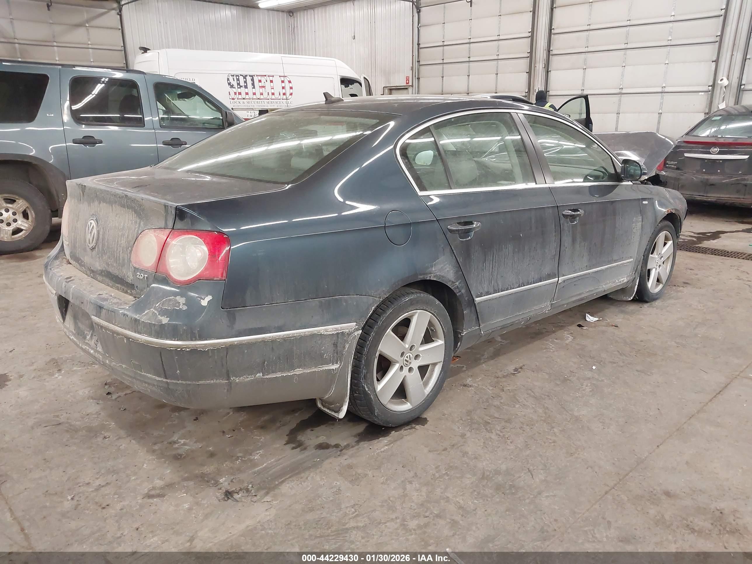 VOLKSWAGEN PASSAT image 4