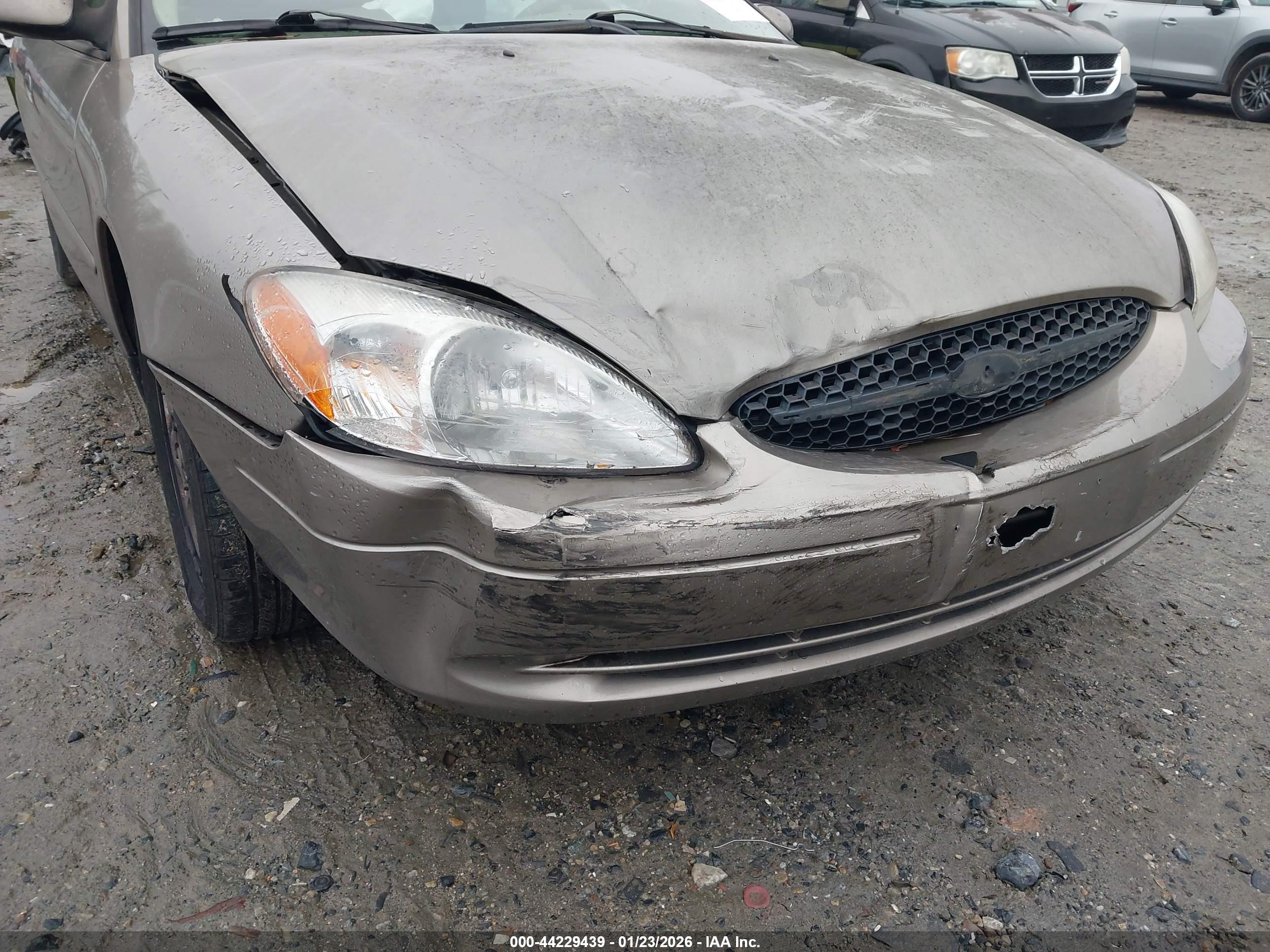 FORD TAURUS image 6