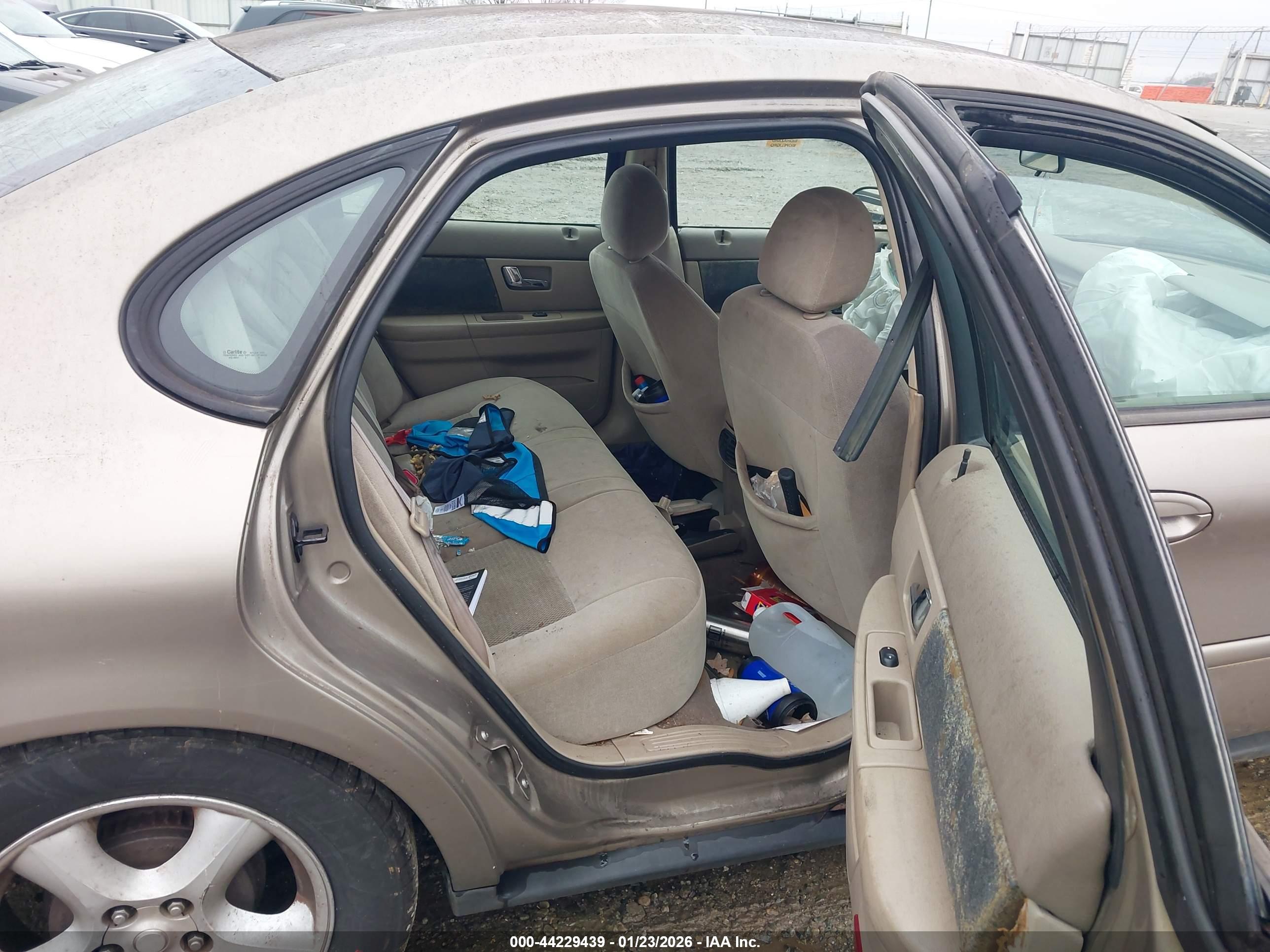 FORD TAURUS image 8