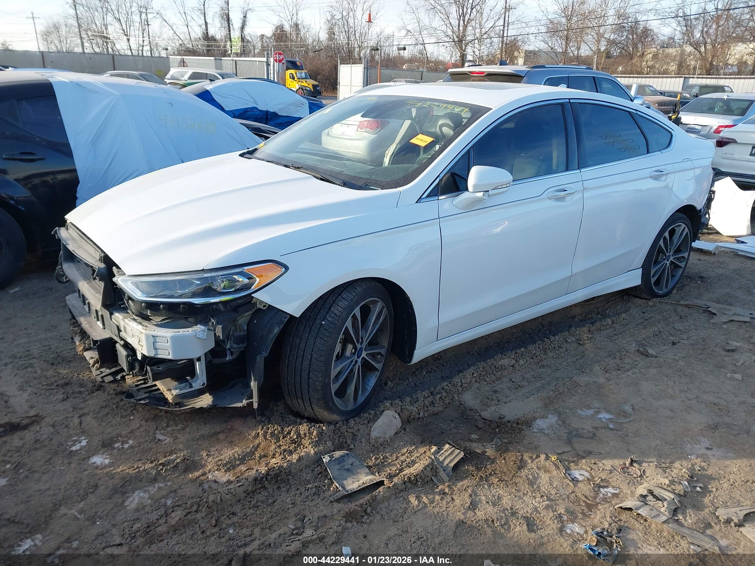 FORD FUSION image 2
