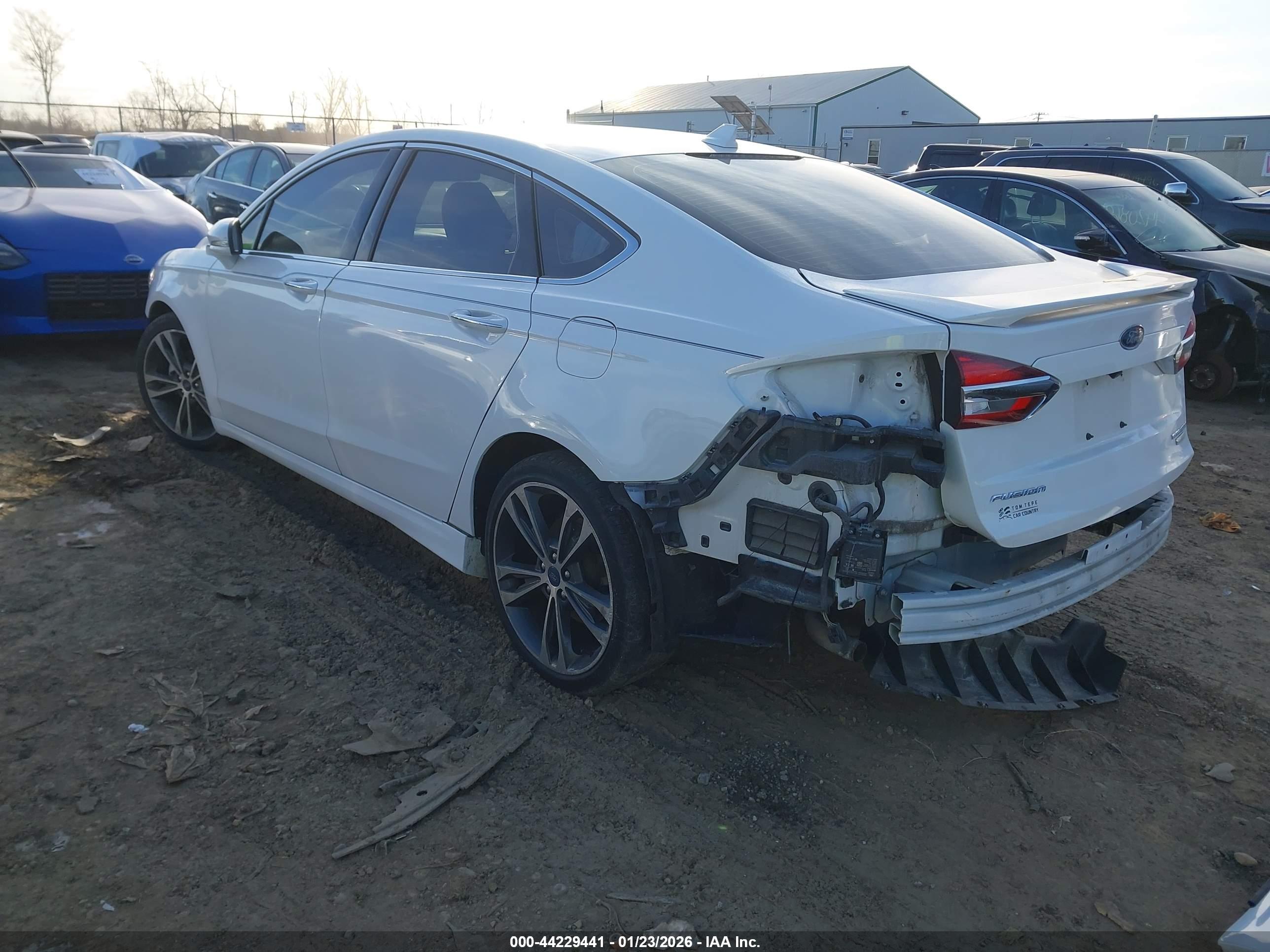 FORD FUSION image 3