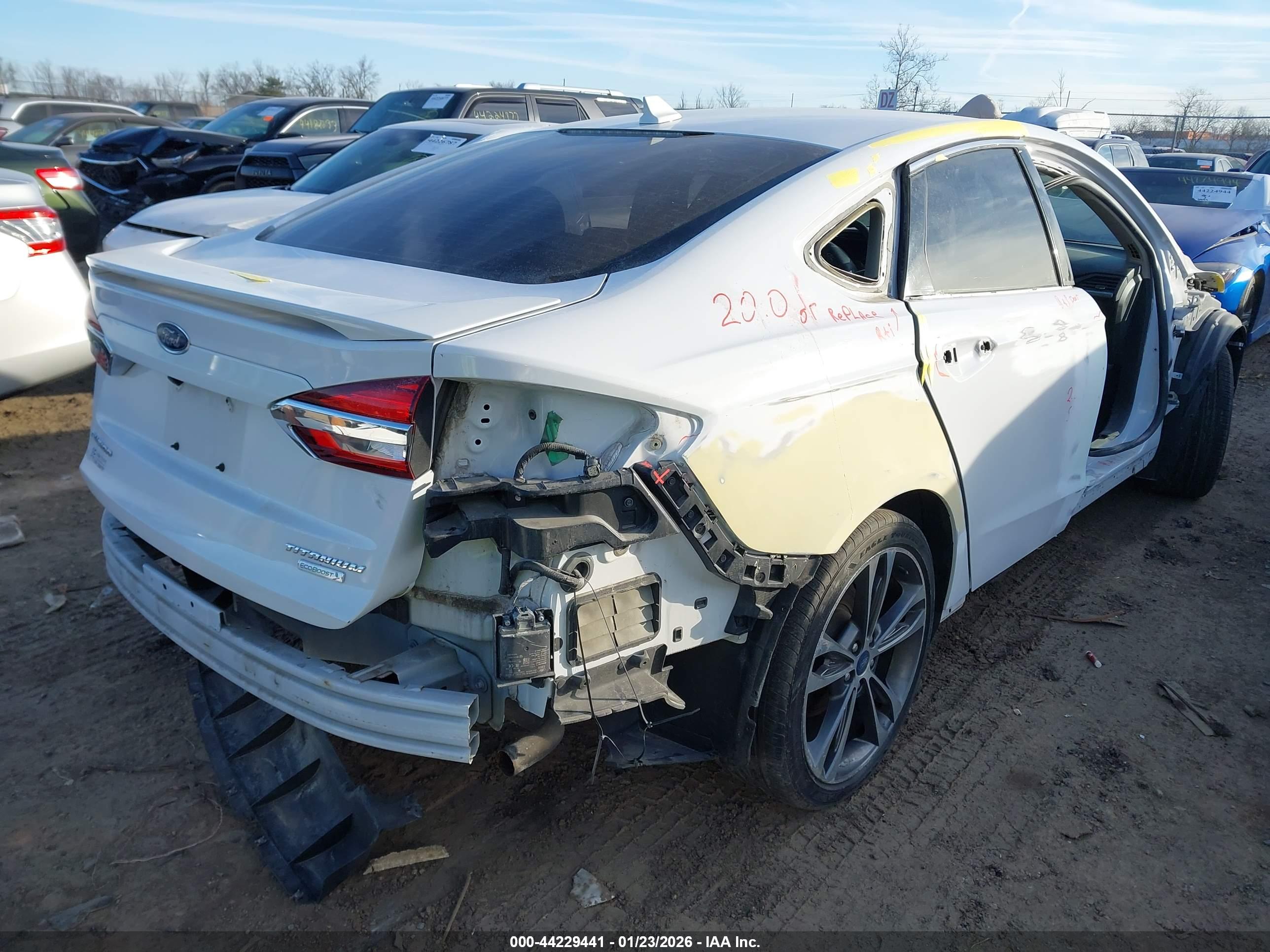 FORD FUSION image 4