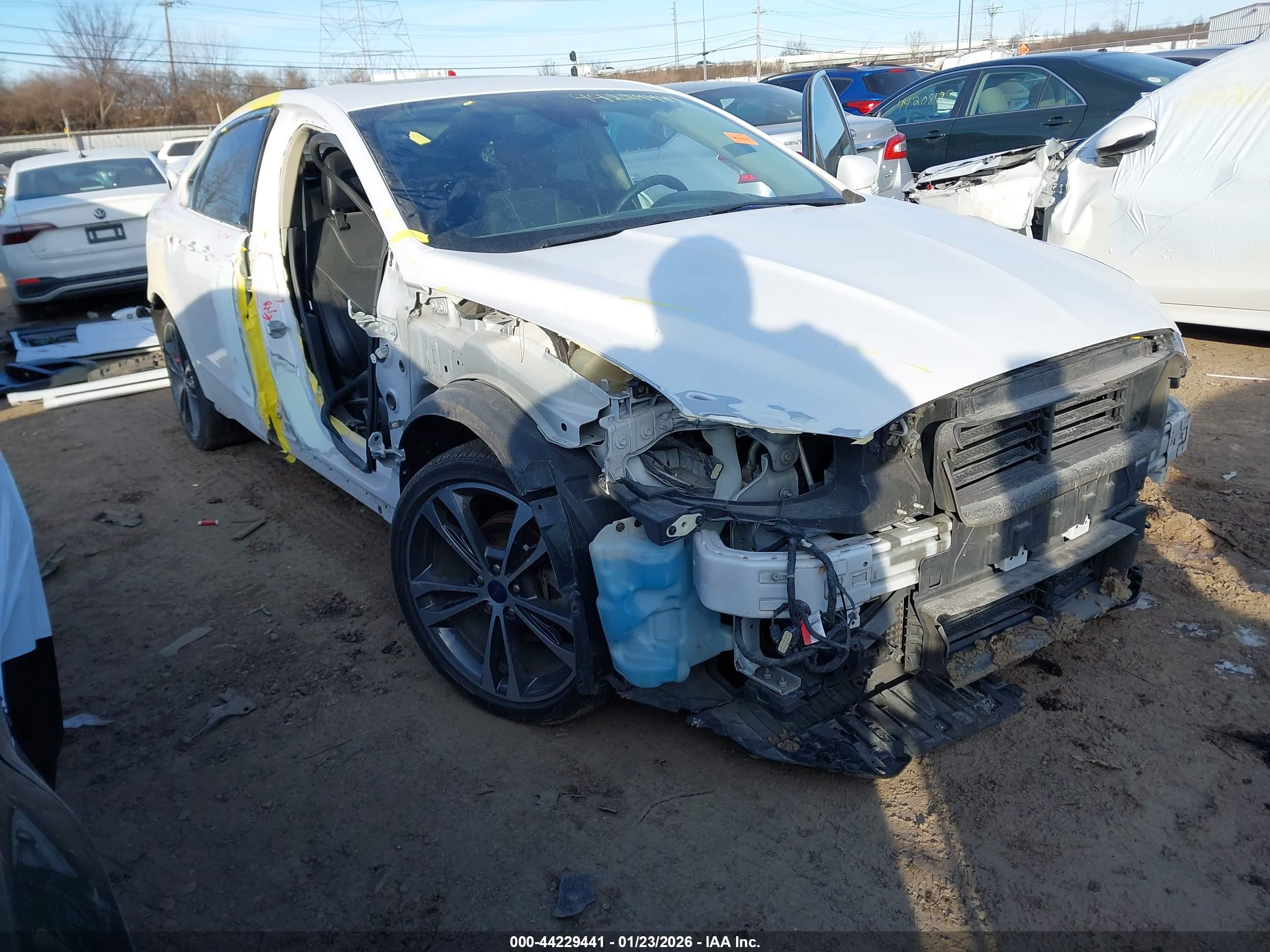 FORD FUSION image 6
