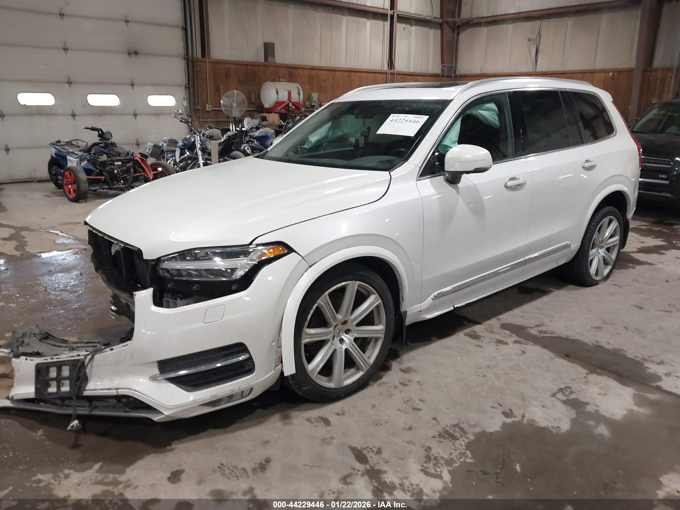 VOLVO XC90 image 2