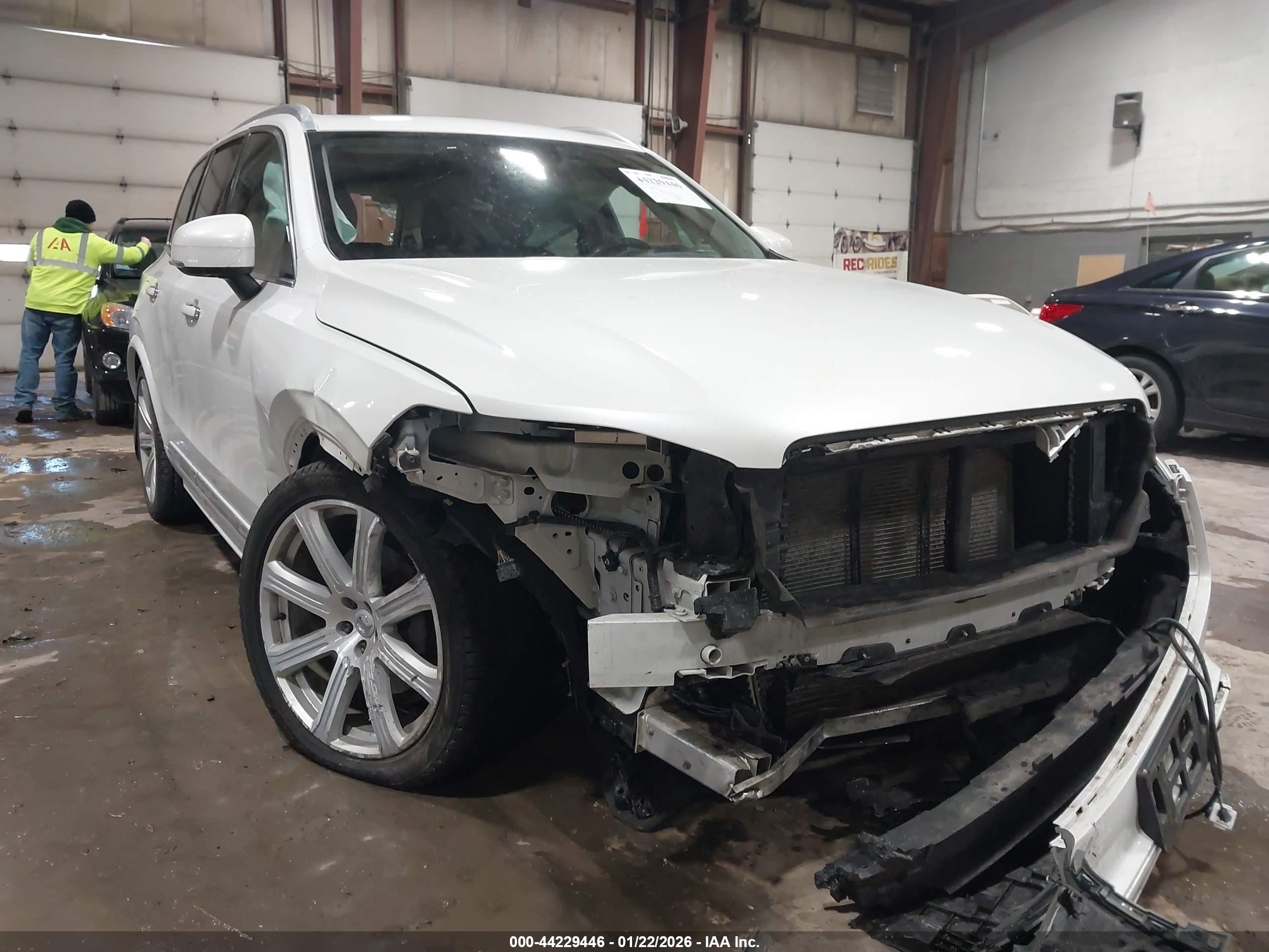 VOLVO XC90 image 6
