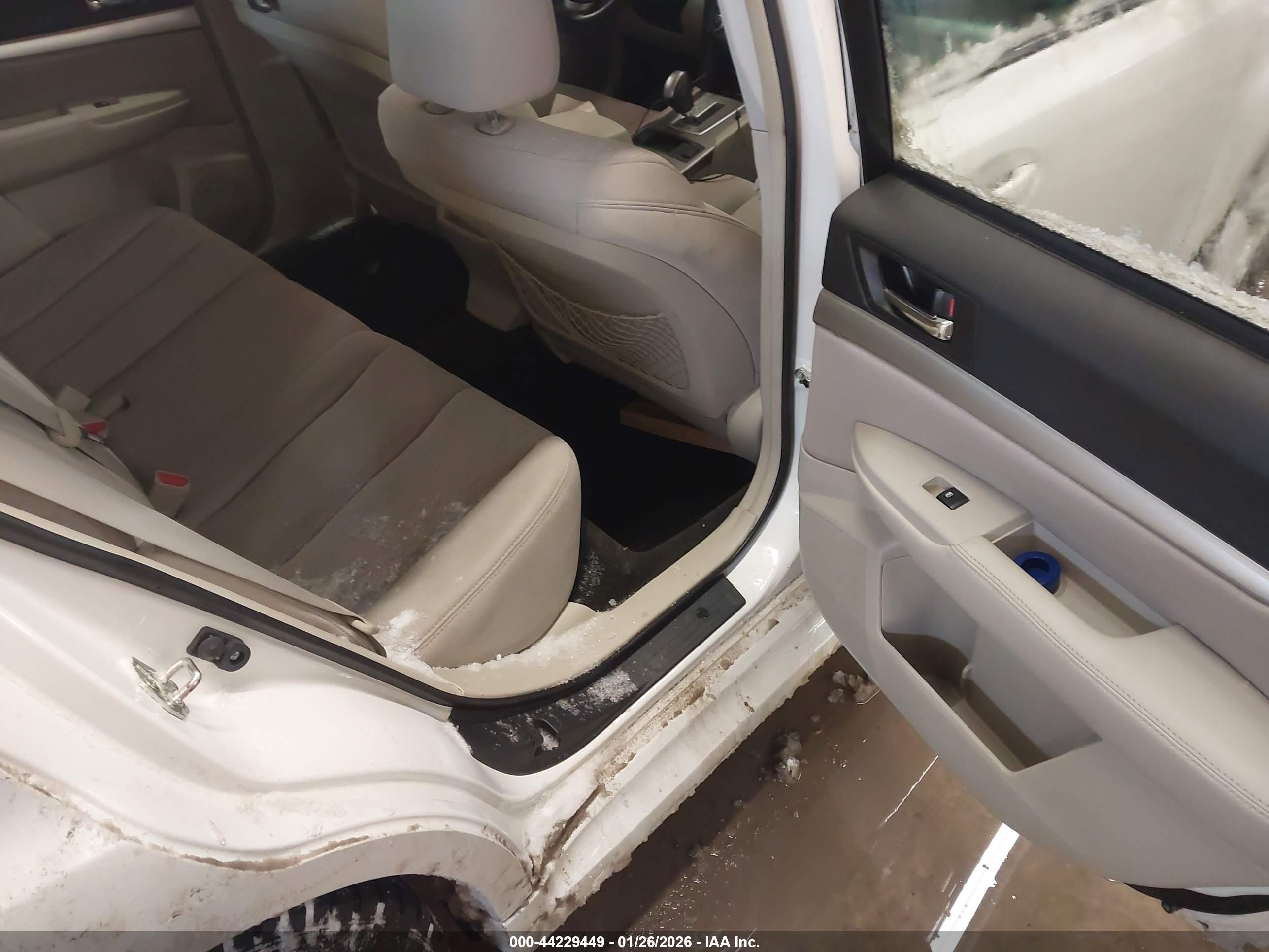 SUBARU LEGACY image 8