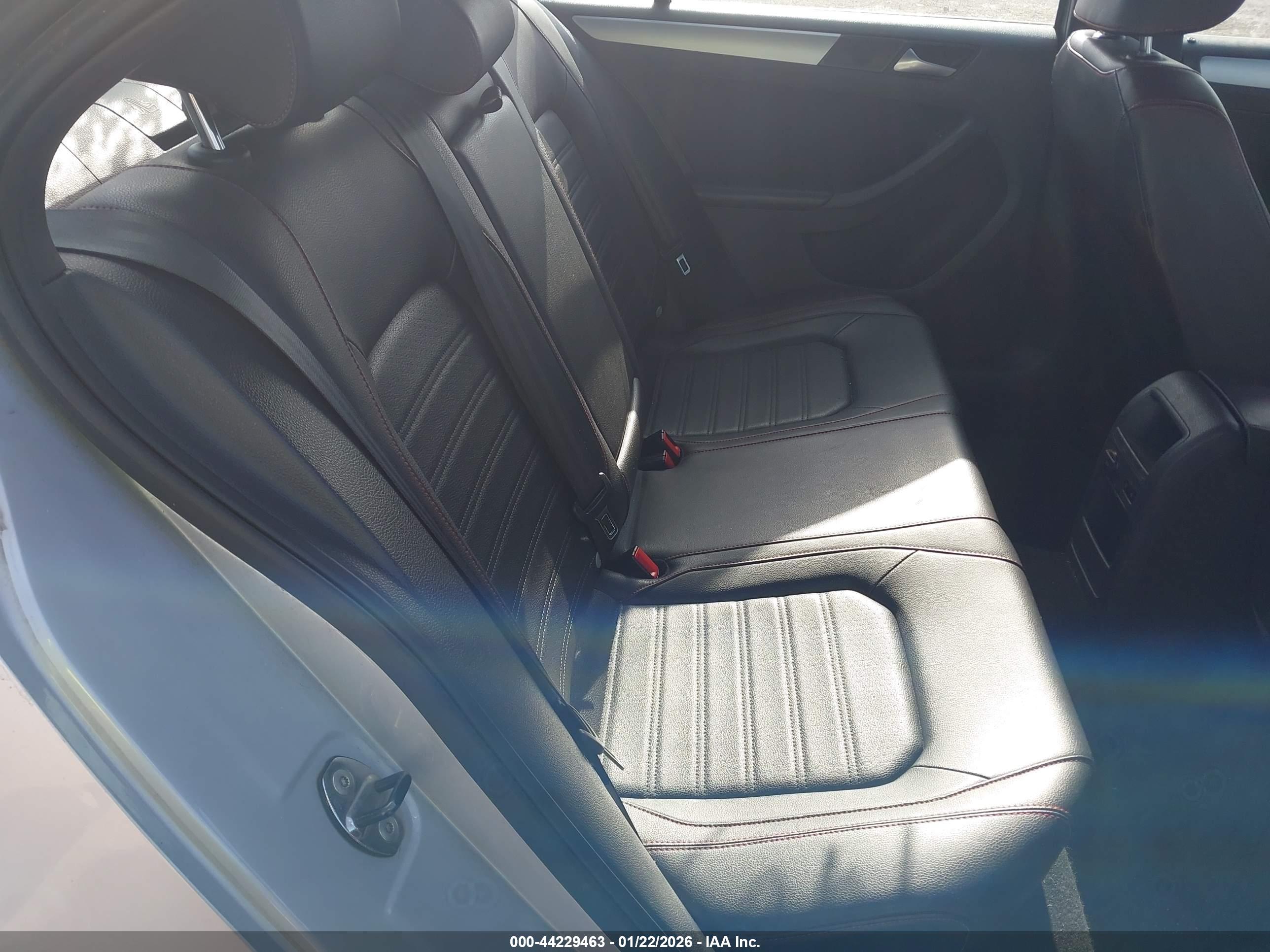 VOLKSWAGEN JETTA image 8