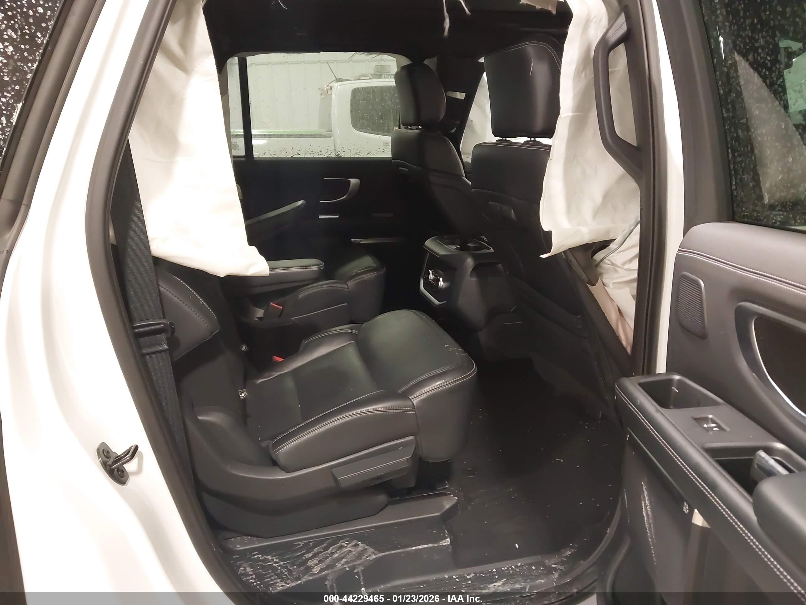 FORD EXPEDITION image 8