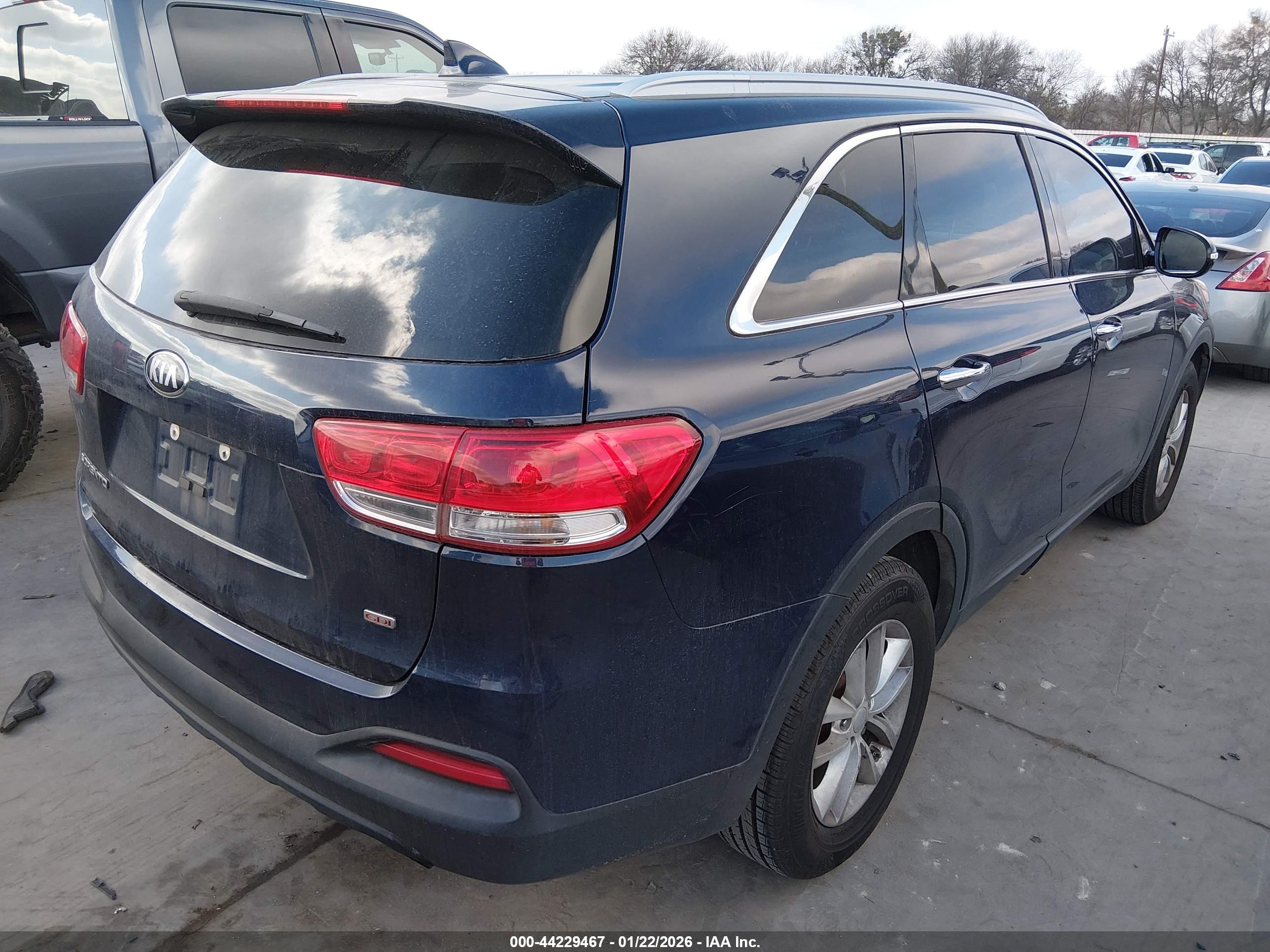 KIA SORENTO image 4