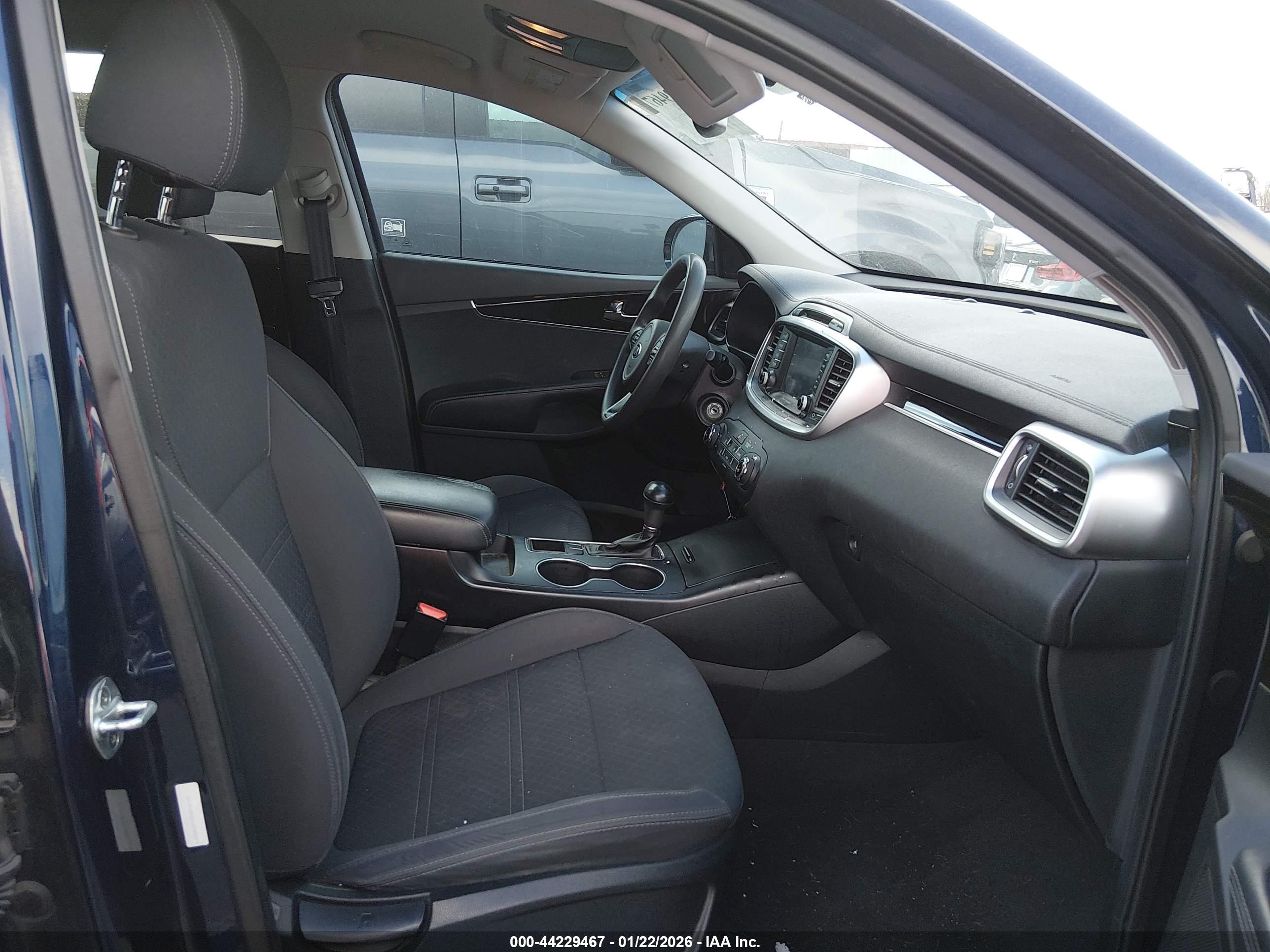 KIA SORENTO image 5