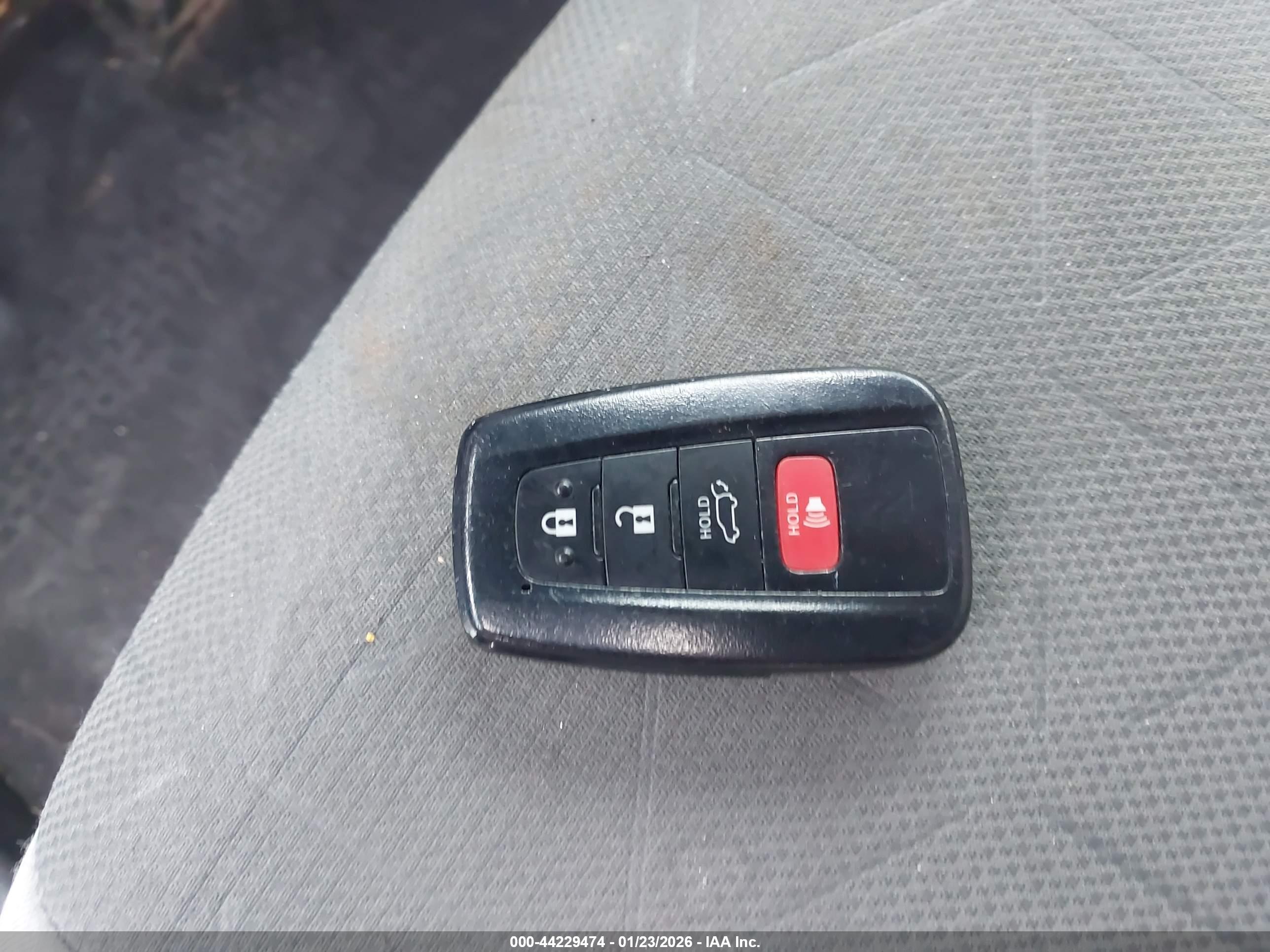 TOYOTA RAV4 image 11