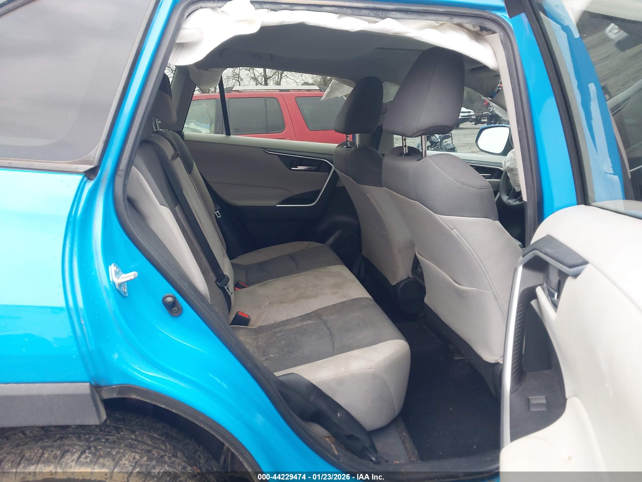 TOYOTA RAV4 image 8