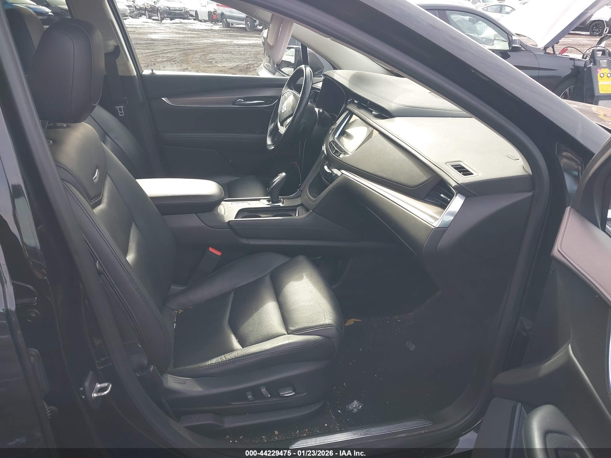 CADILLAC XT5 image 5