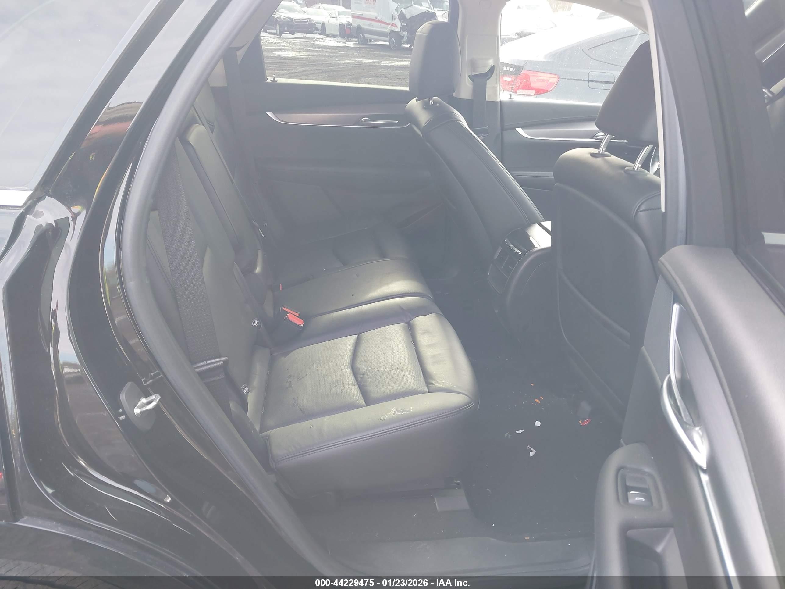CADILLAC XT5 image 8