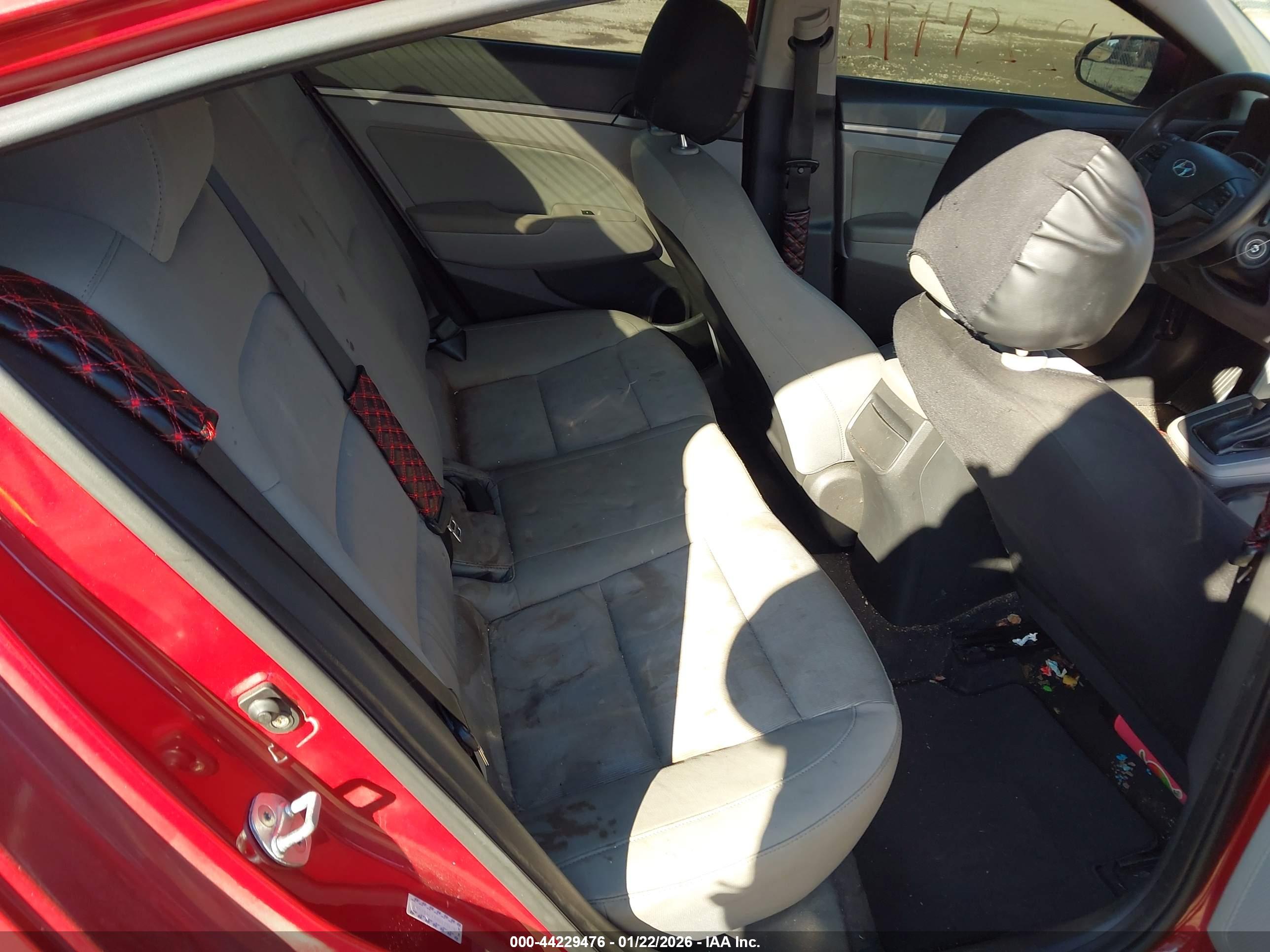 HYUNDAI ELANTRA image 8