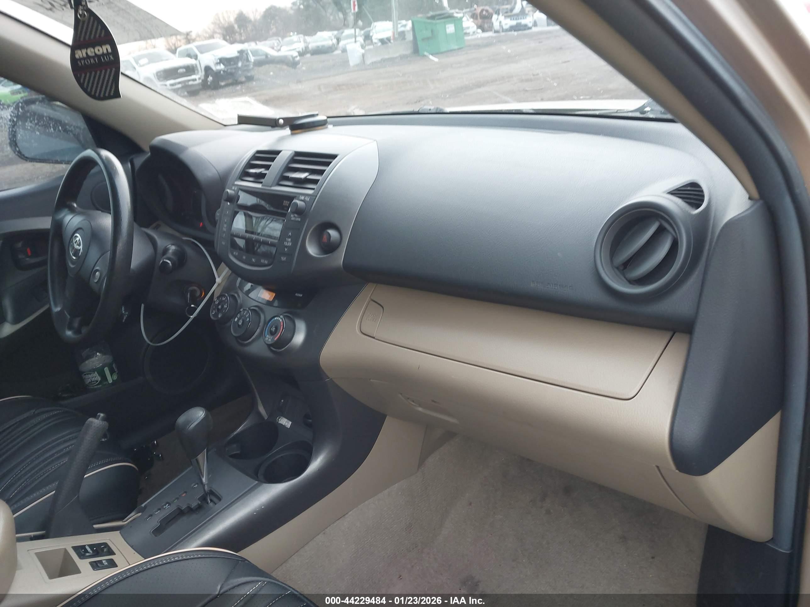 TOYOTA RAV4 image 5