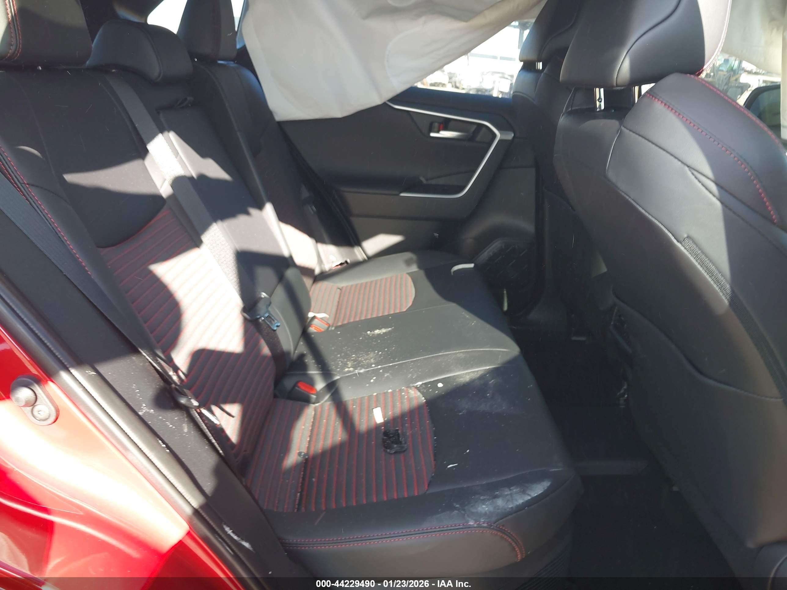 TOYOTA RAV4 image 8