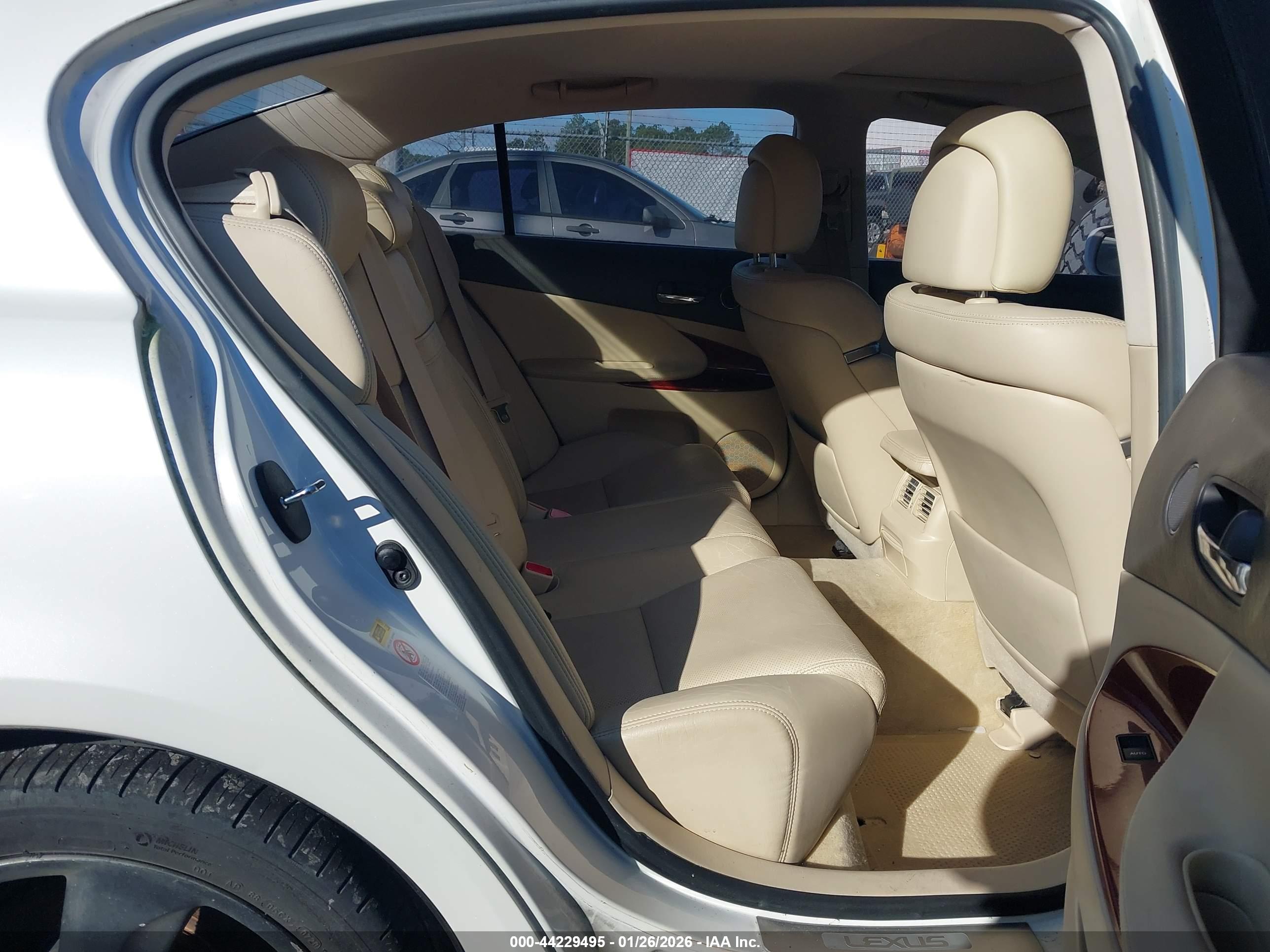 LEXUS GS image 8