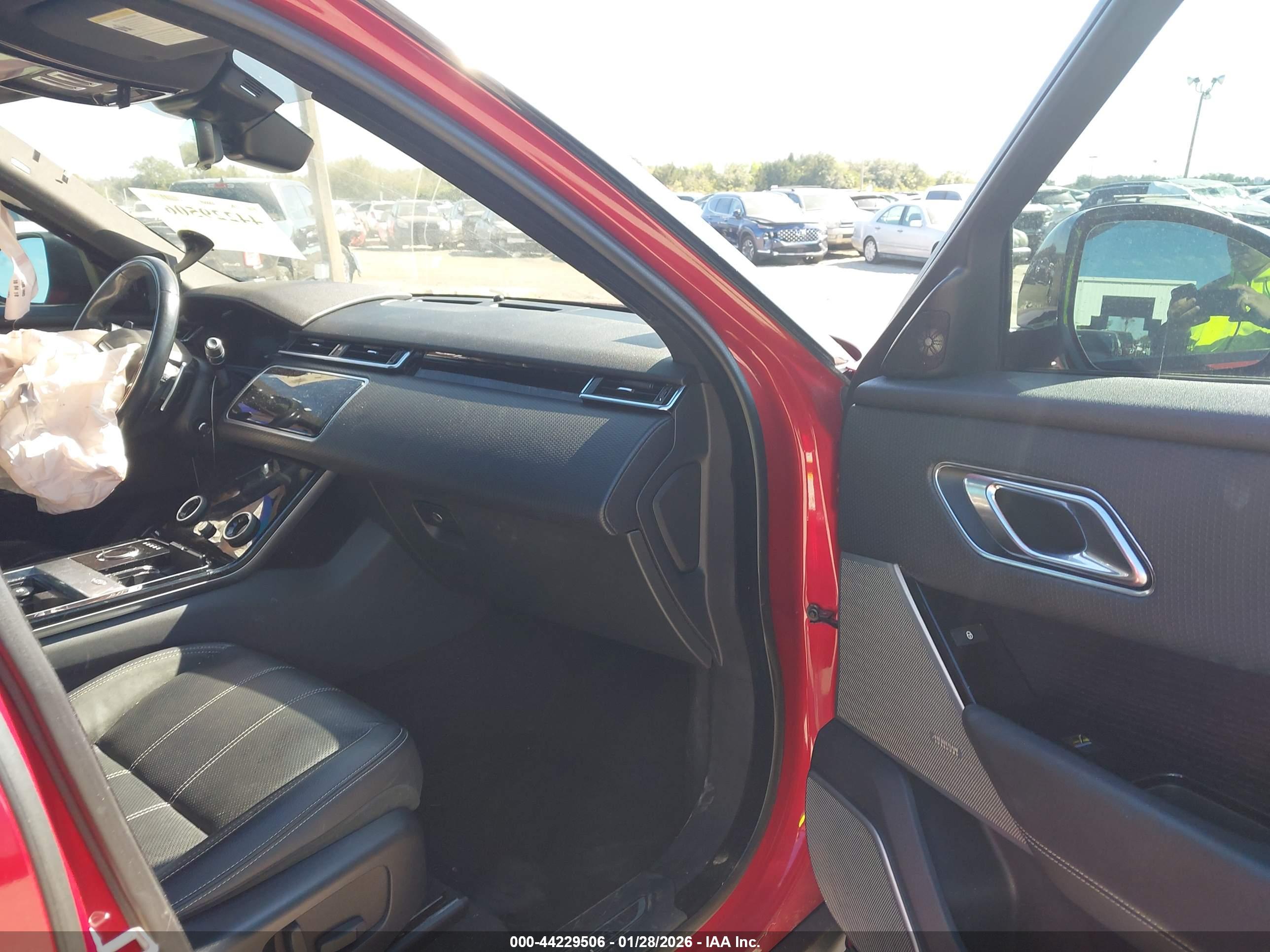 LAND ROVER image 5