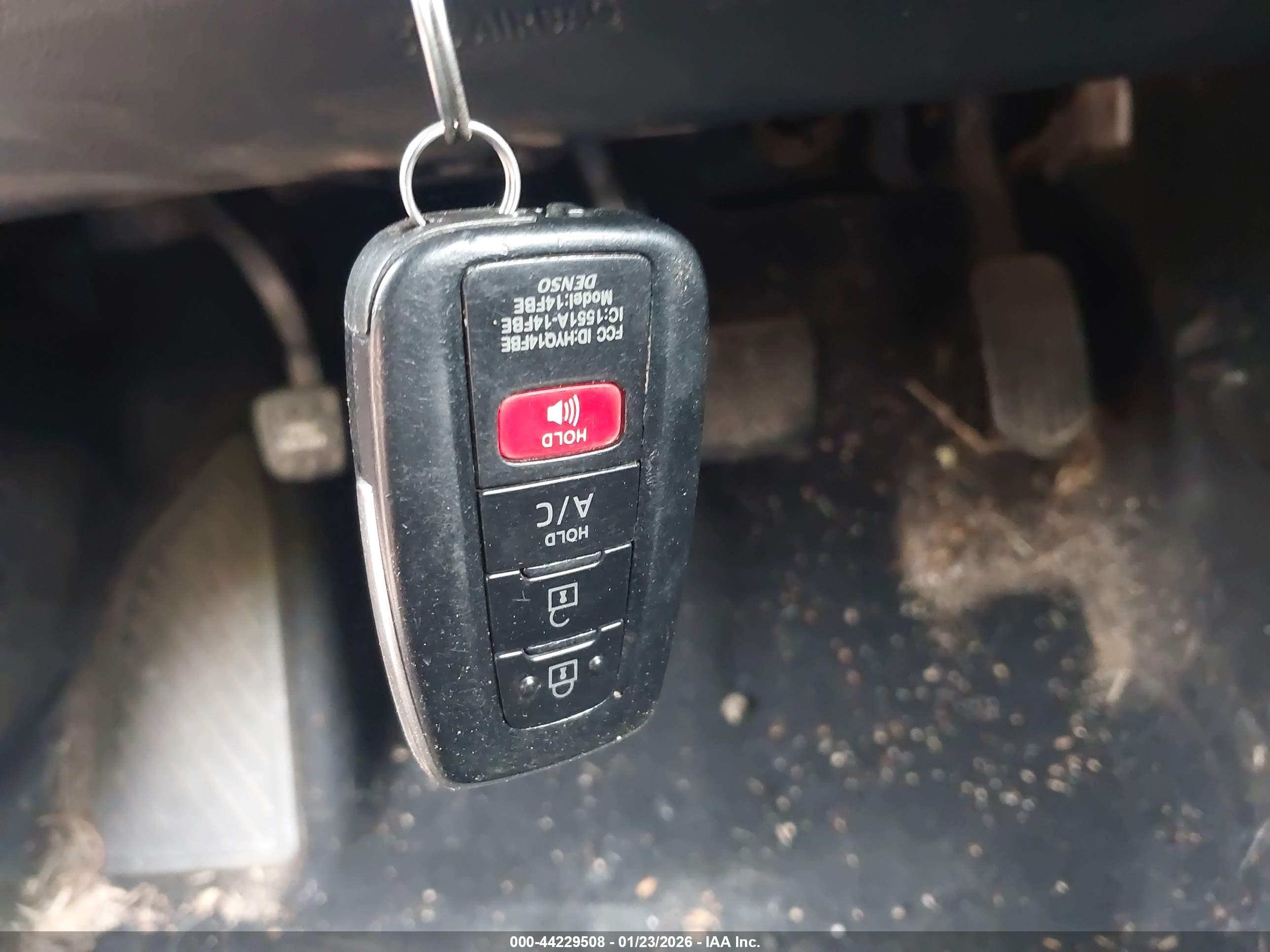 TOYOTA PRIUS image 11