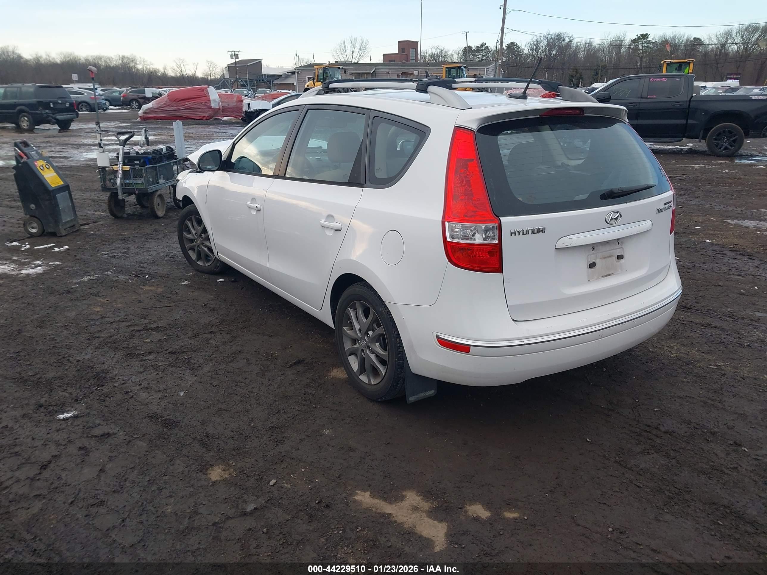 HYUNDAI ELANTRA image 3