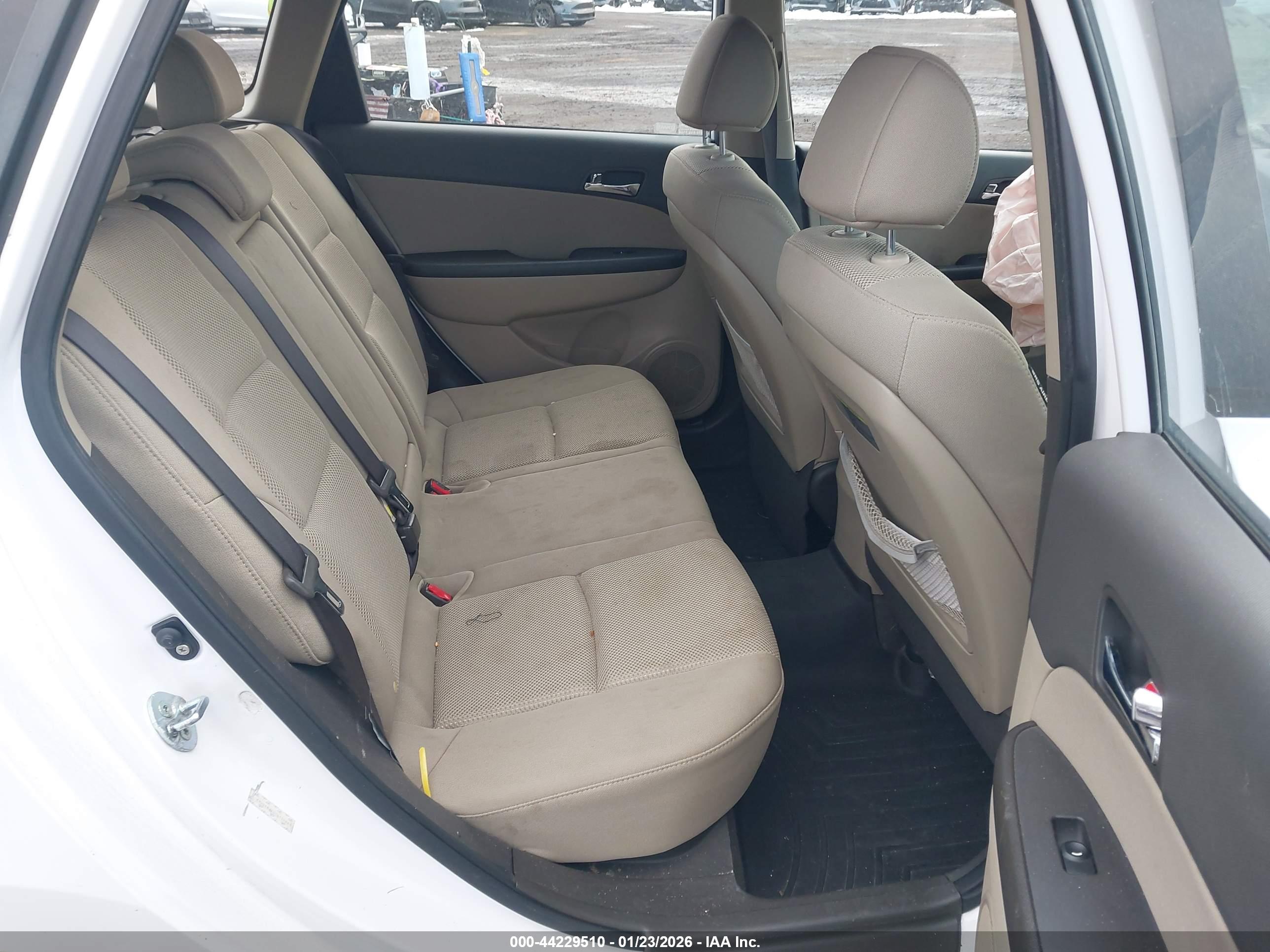HYUNDAI ELANTRA image 8