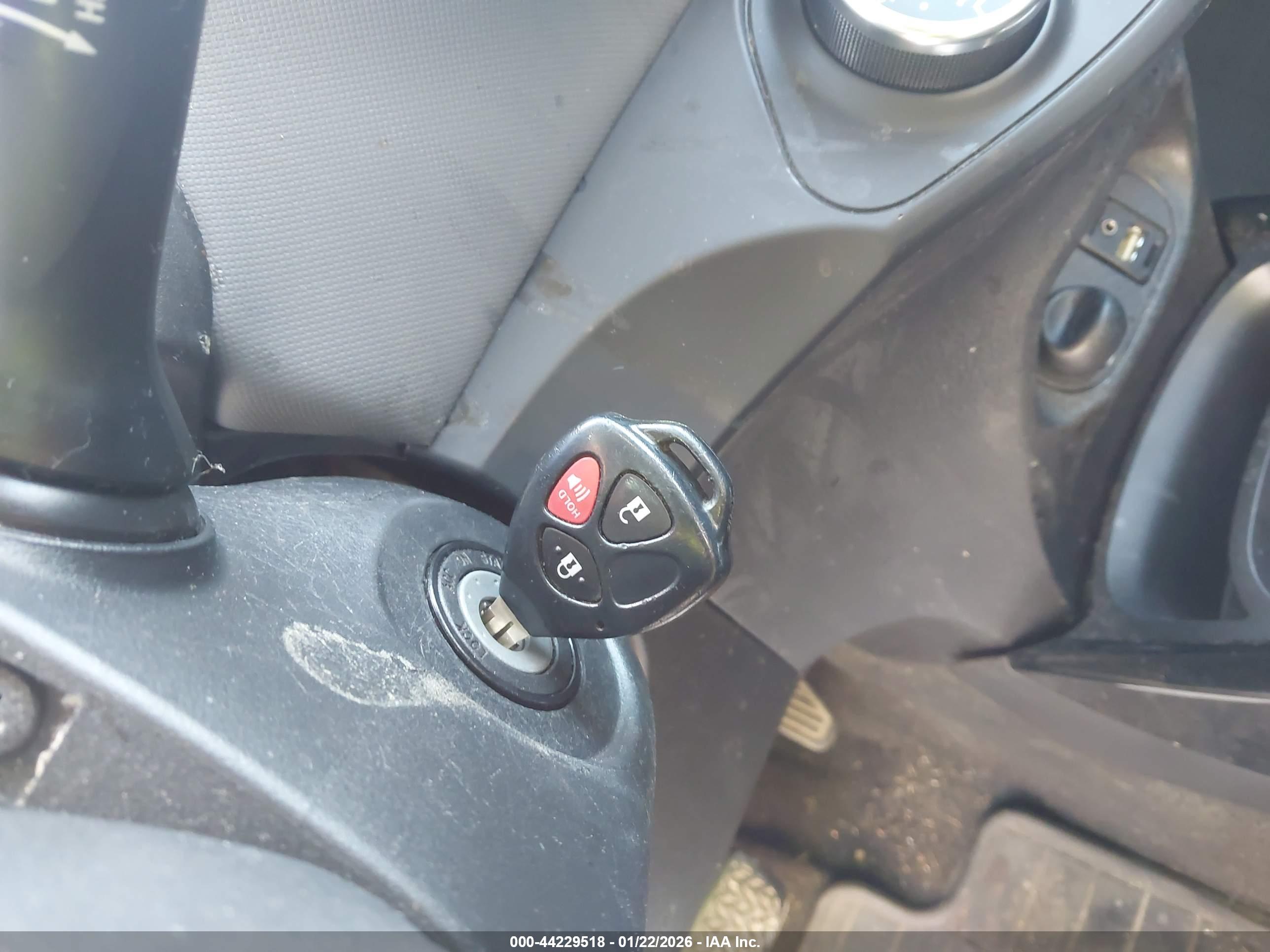 TOYOTA YARIS image 11
