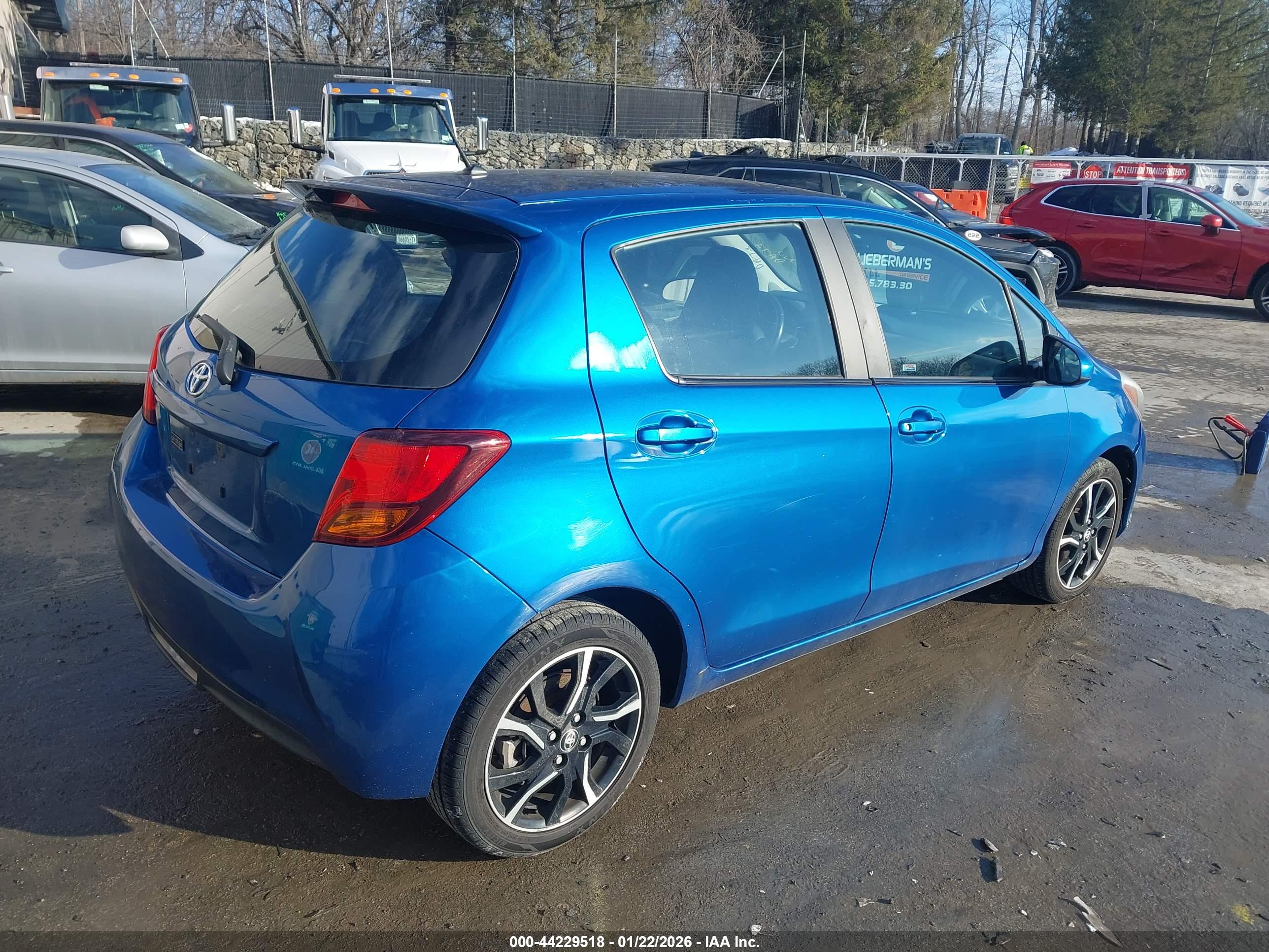 TOYOTA YARIS image 4