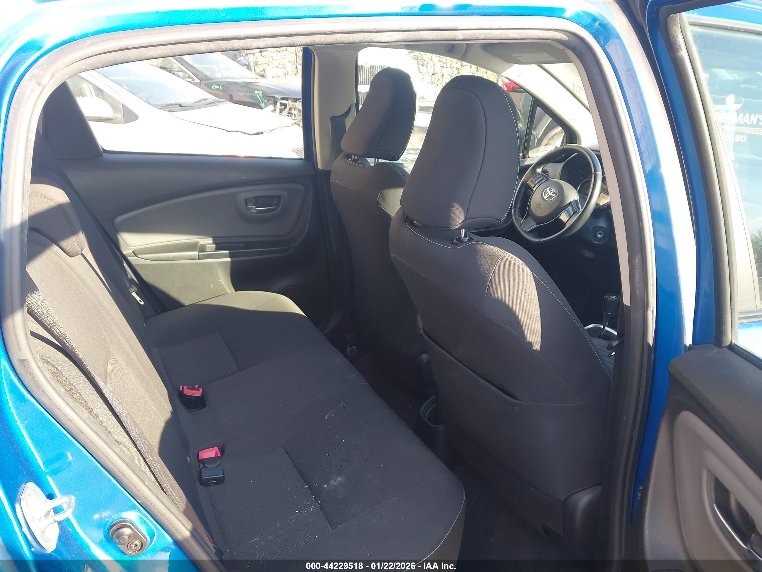 TOYOTA YARIS image 8