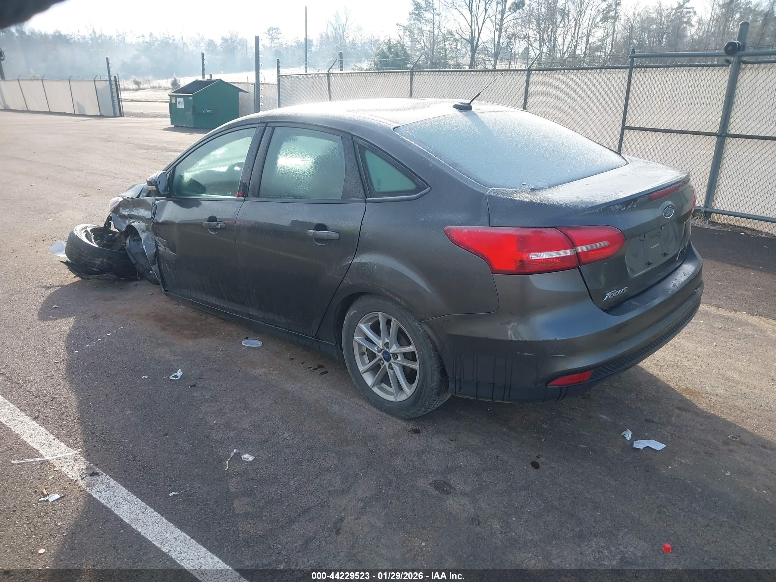 FORD FOCUS image 3