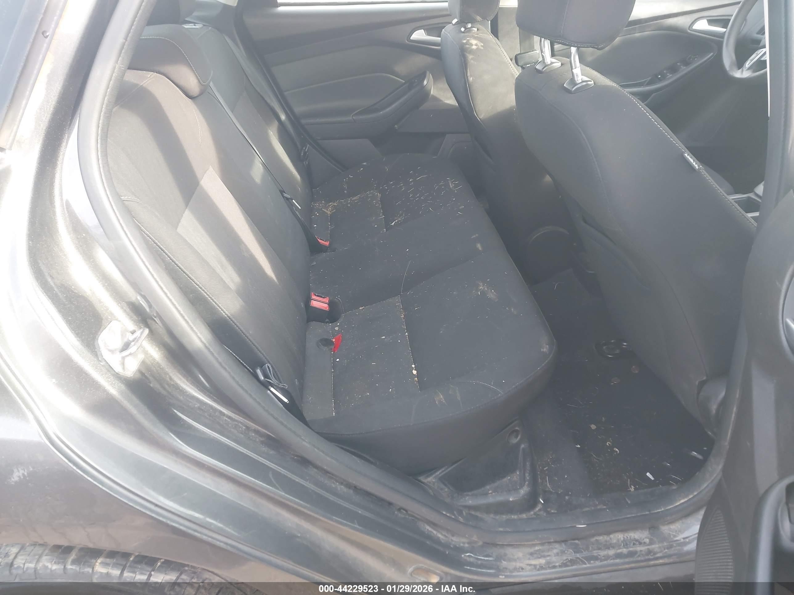 FORD FOCUS image 8