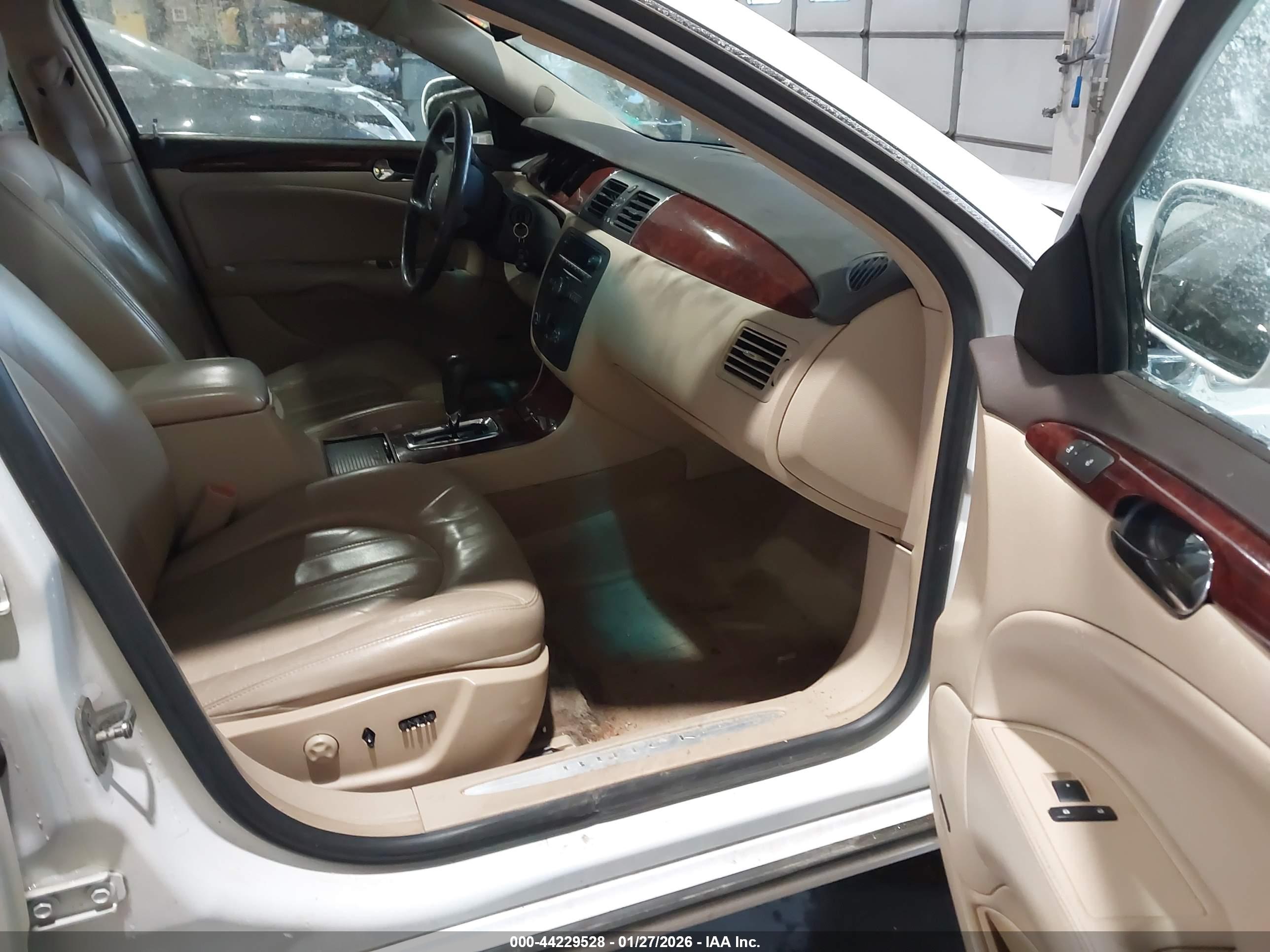 BUICK LUCERNE image 5