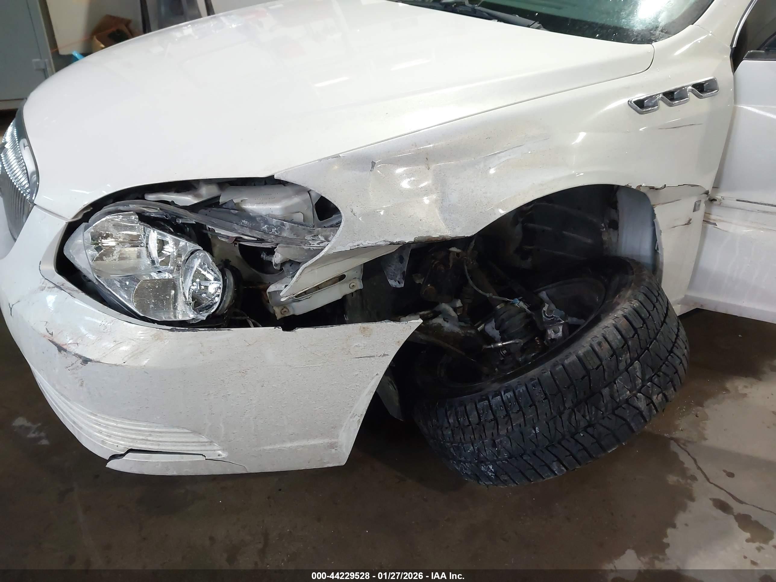 BUICK LUCERNE image 6