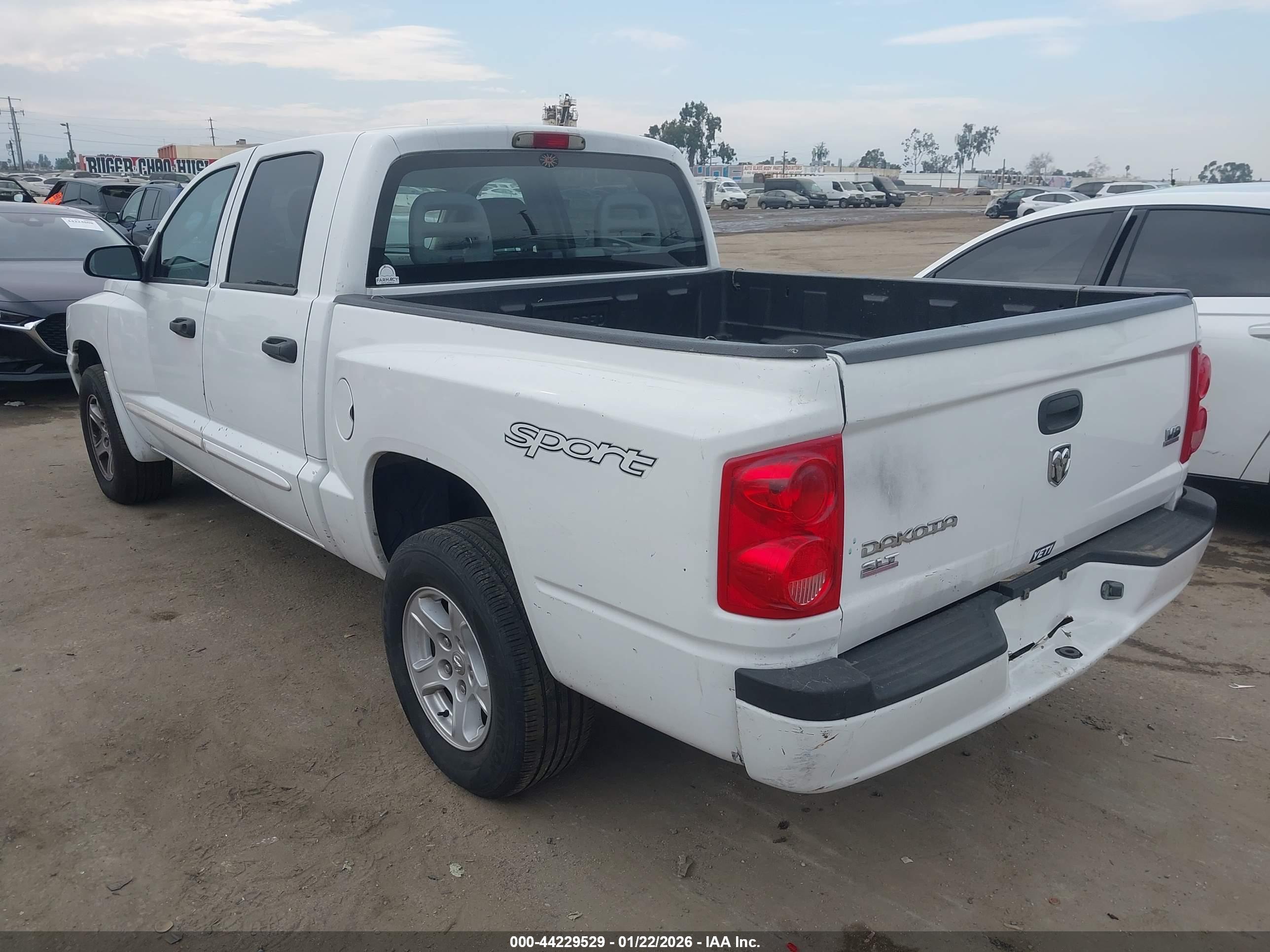 DODGE DAKOTA image 3