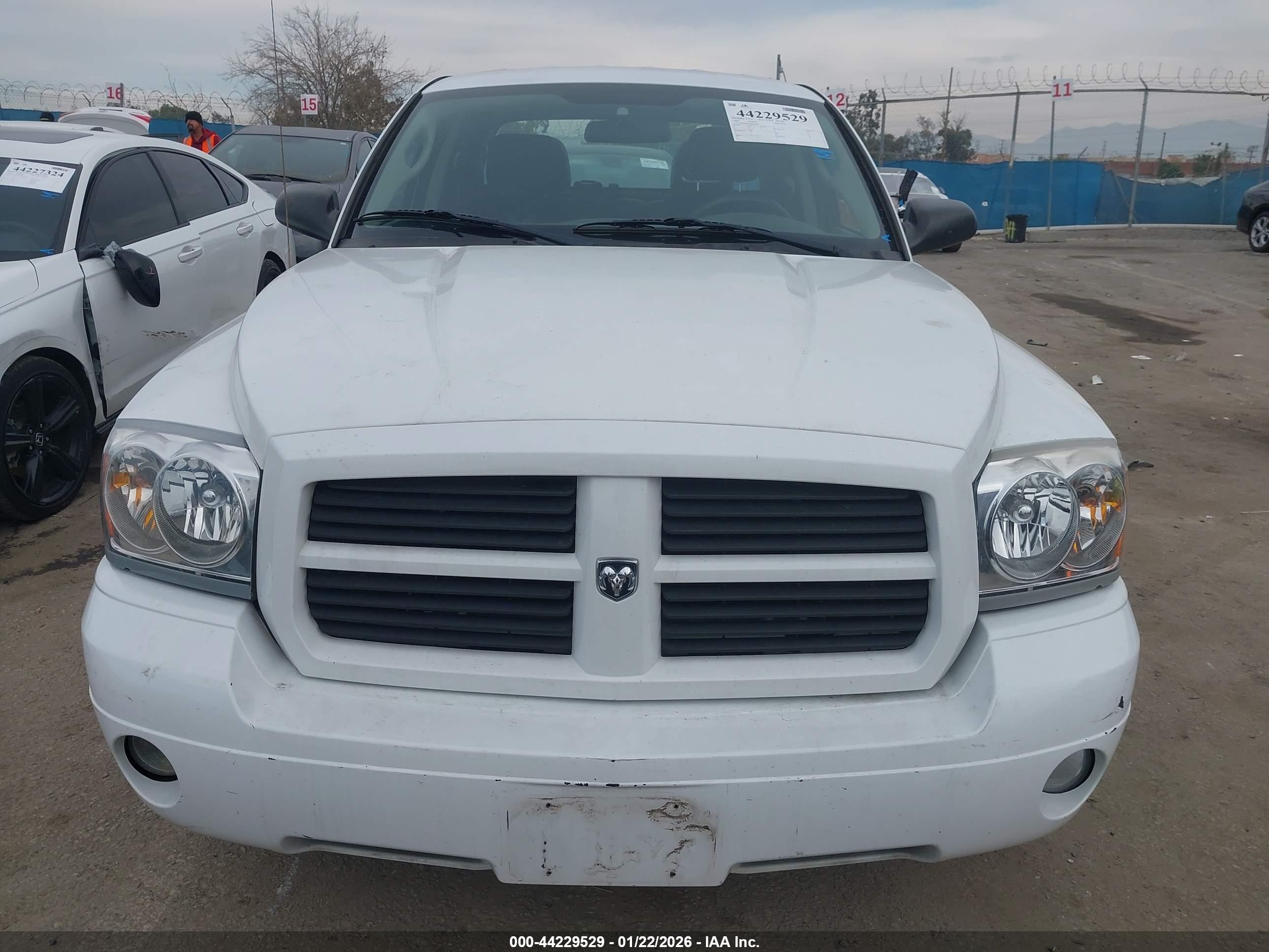 DODGE DAKOTA image 6