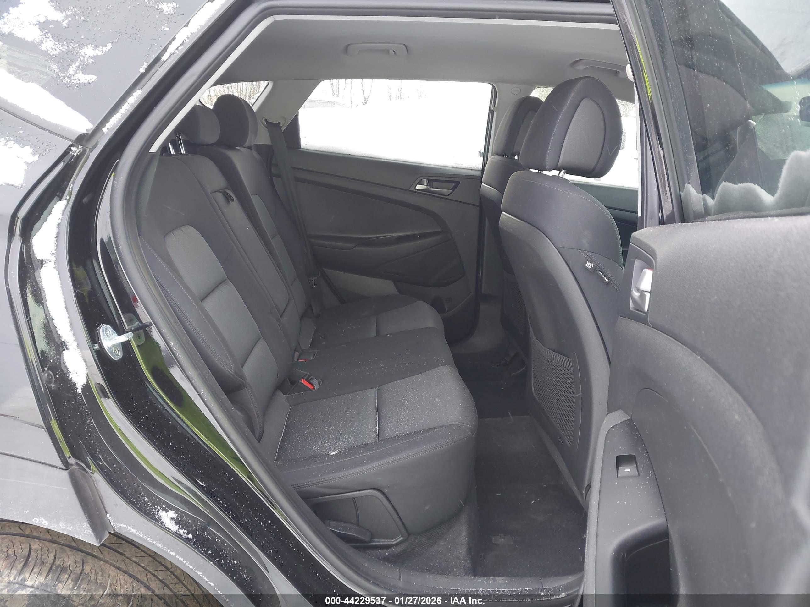 HYUNDAI TUCSON image 8